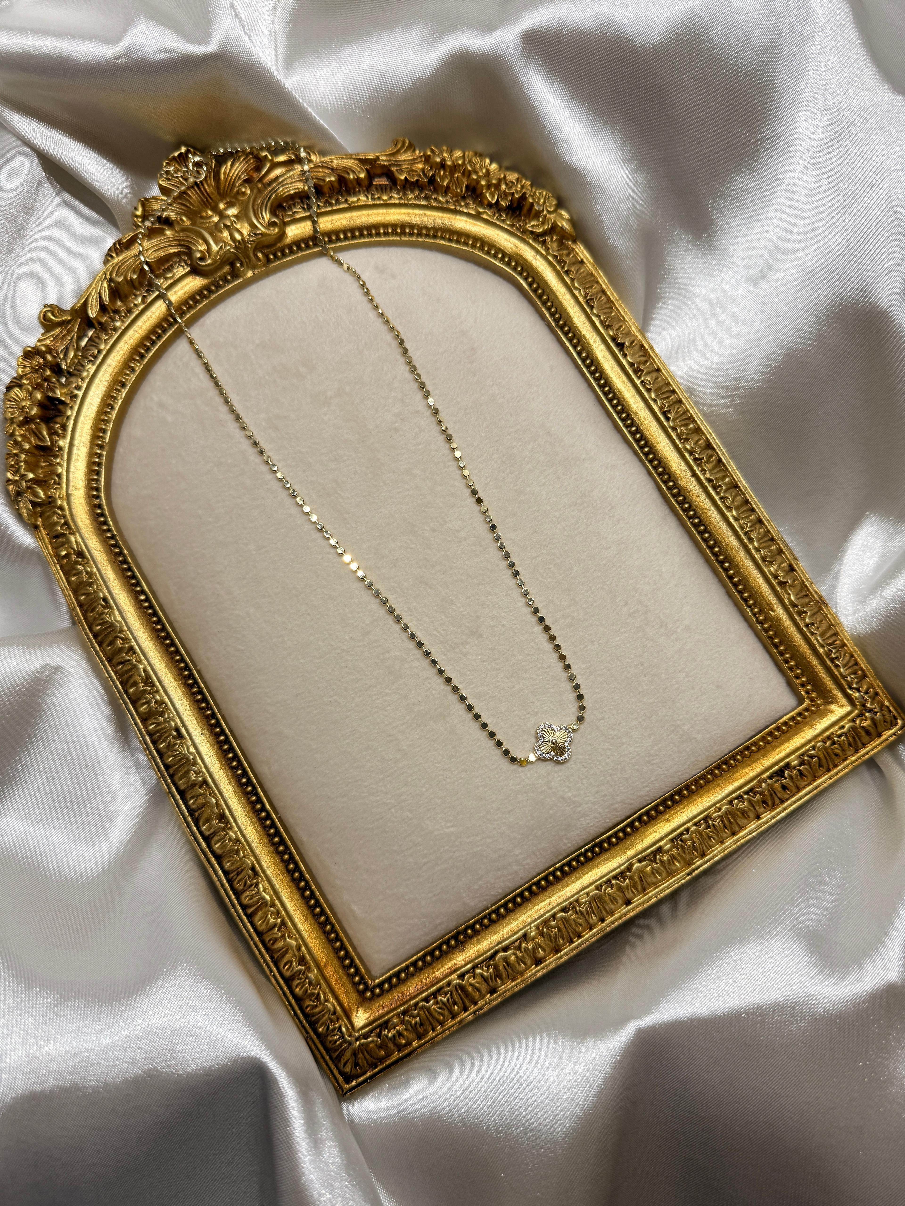 14 K Pullu Yonca Kolye