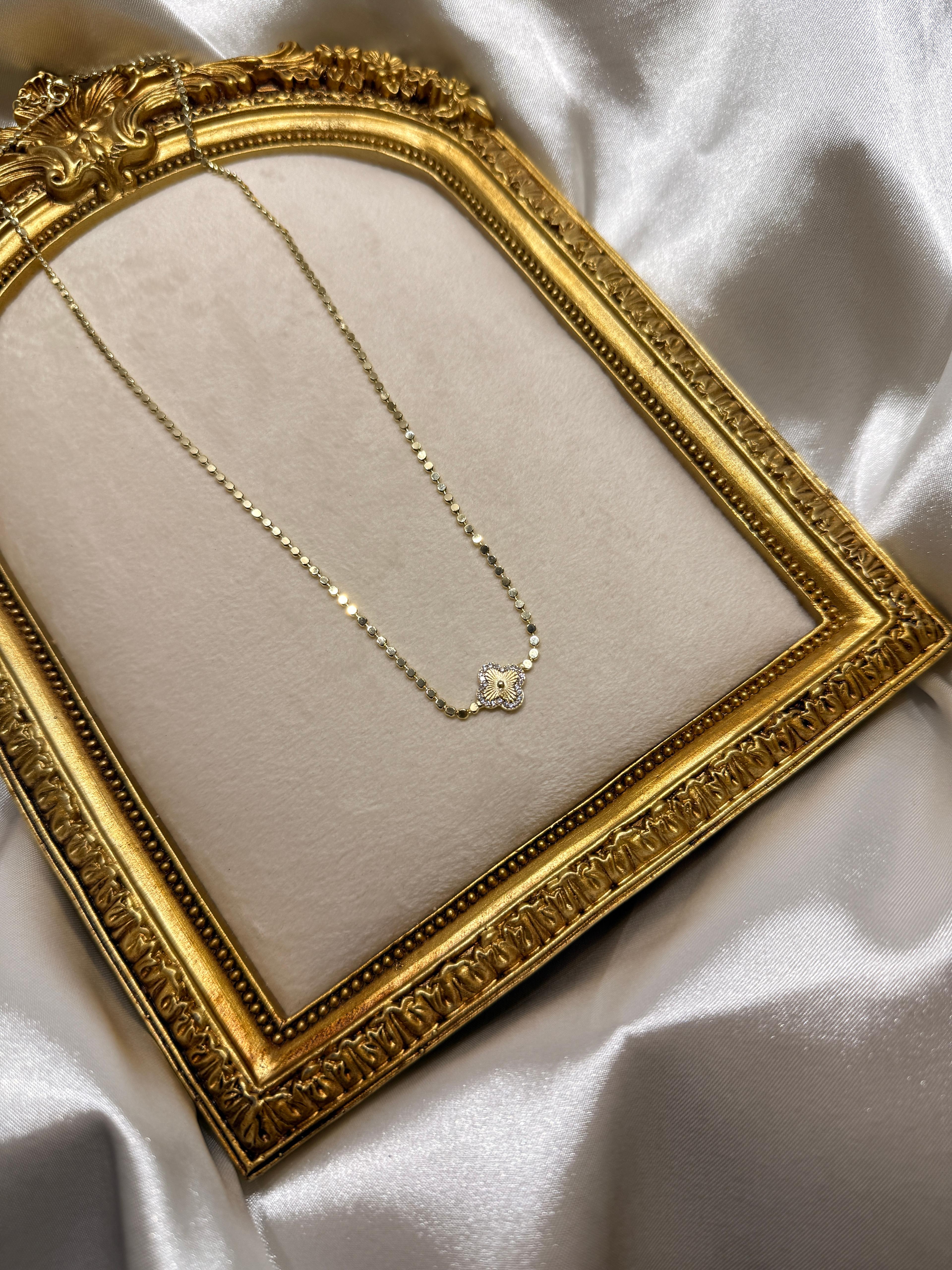 14 K Pullu Yonca Kolye