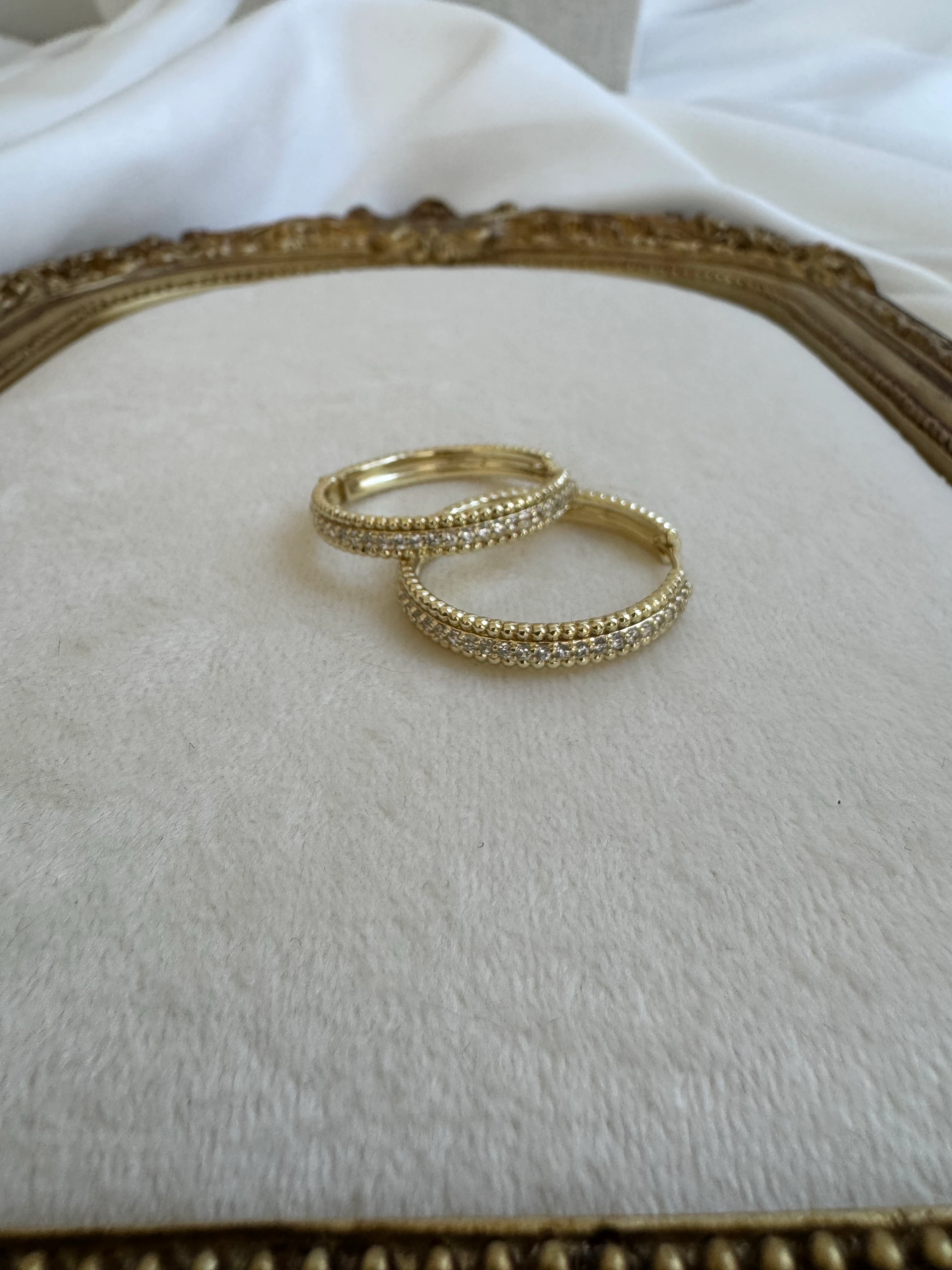 Minimal Taşlı Yuvarlak Küpe