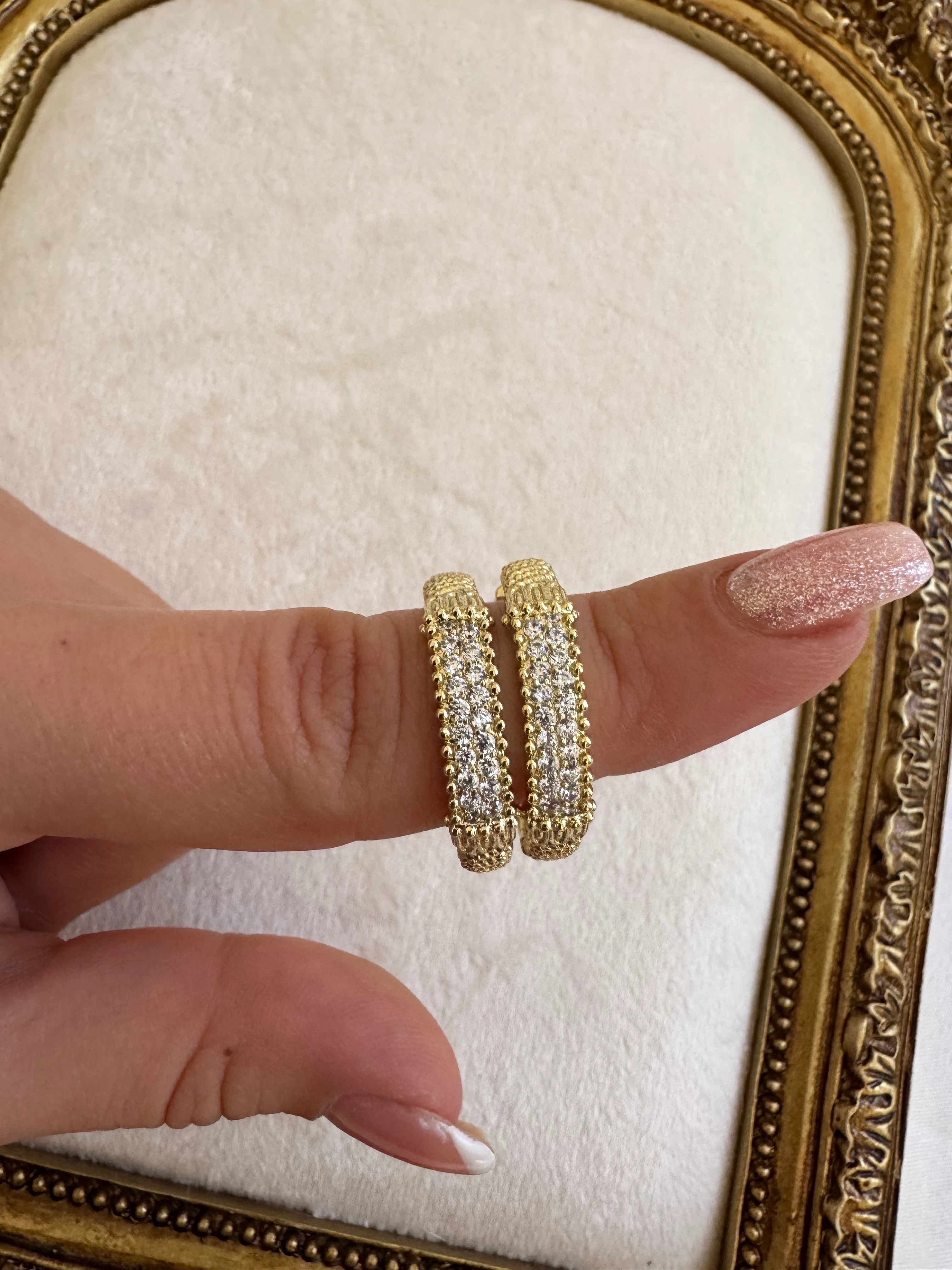 Taşlı Yuvarlak Küpe