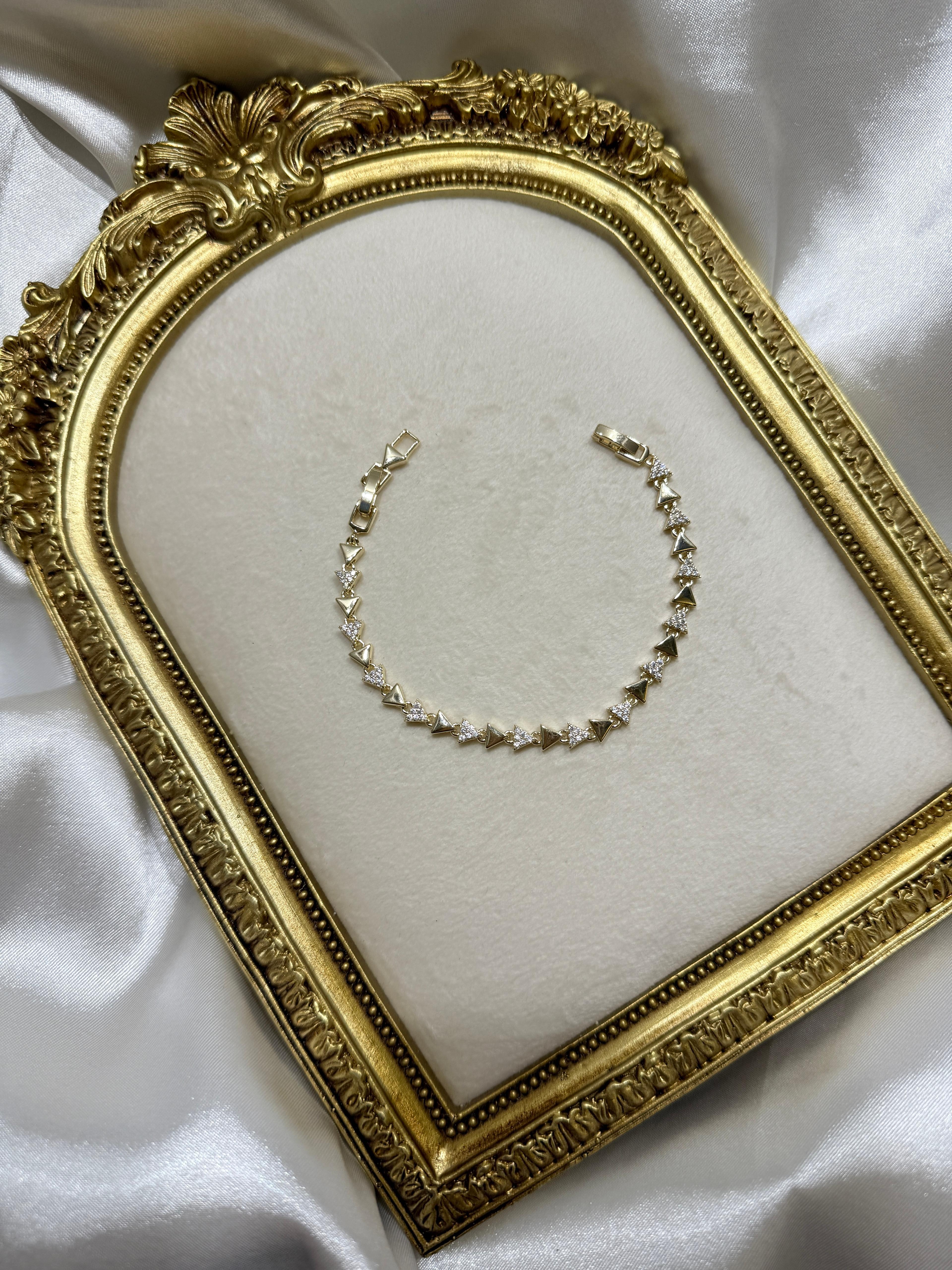 14 K Üçgen Taşlı Bileklik 