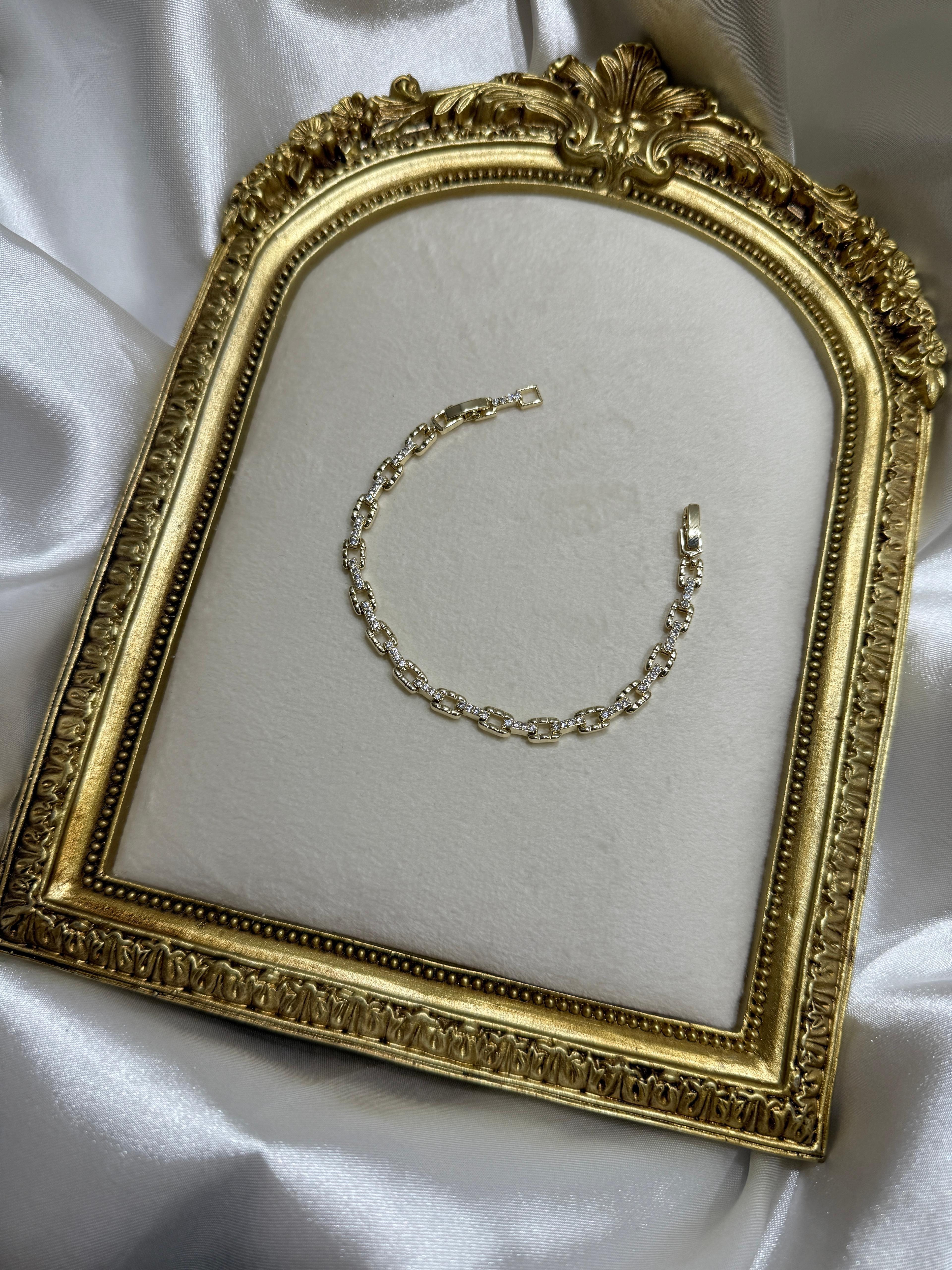 14 K İnce Baget Taşlı Bileklik
