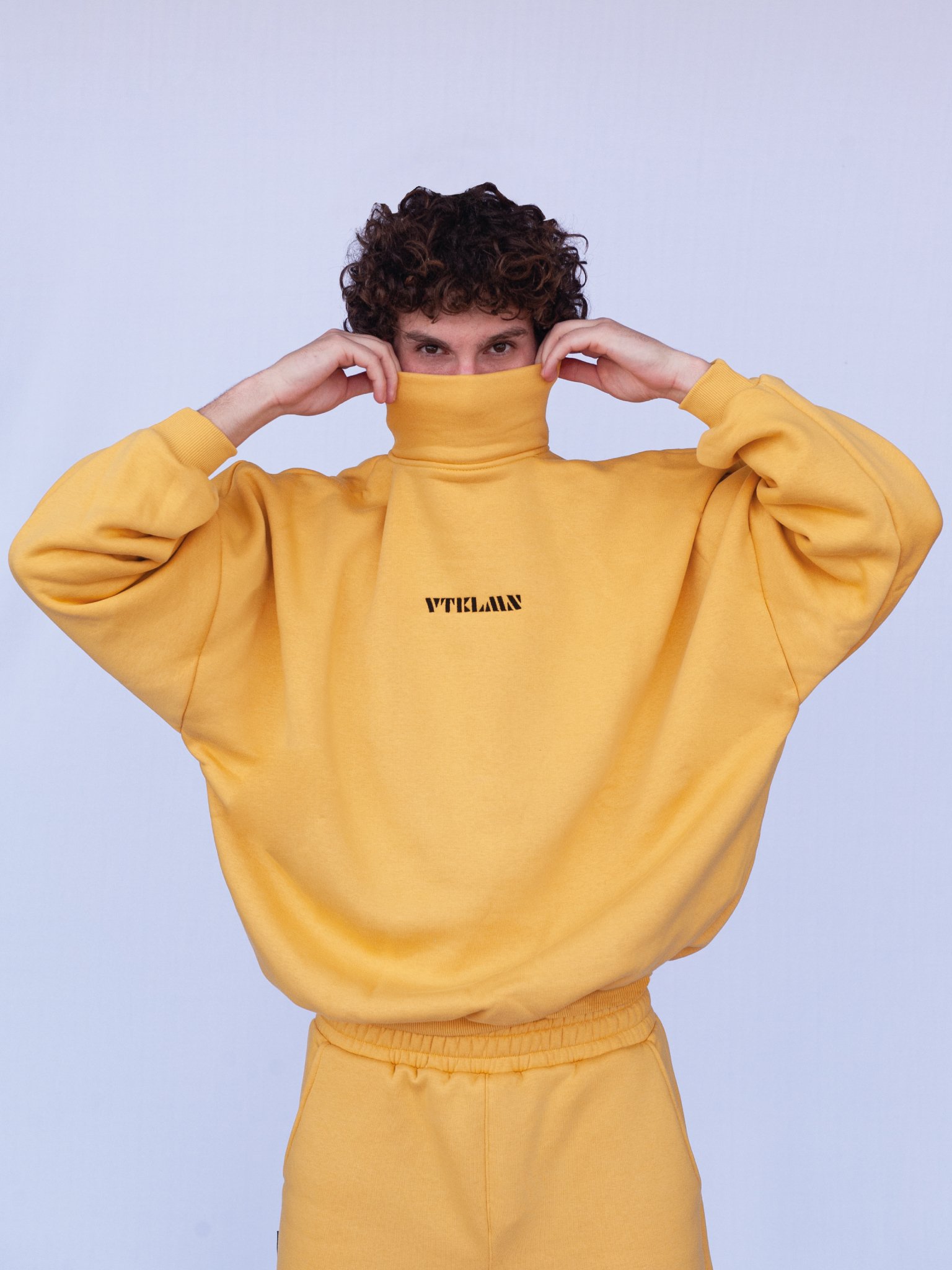 Sweatshirt - Turtleneck Yellow