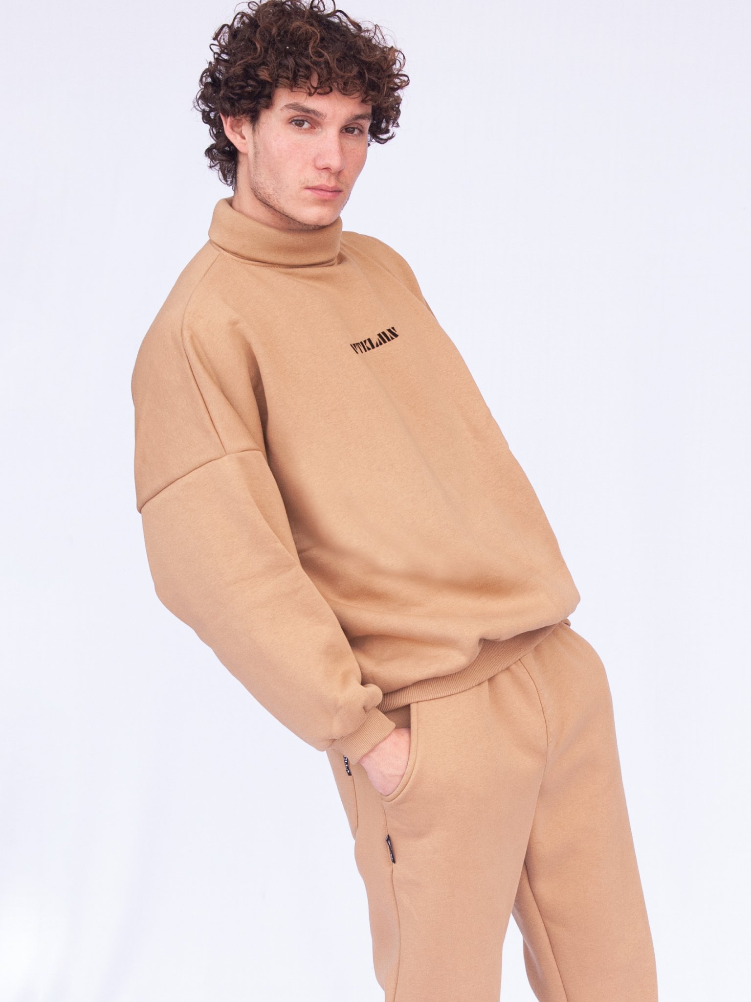 Sweatshirt - Turtleneck Brown