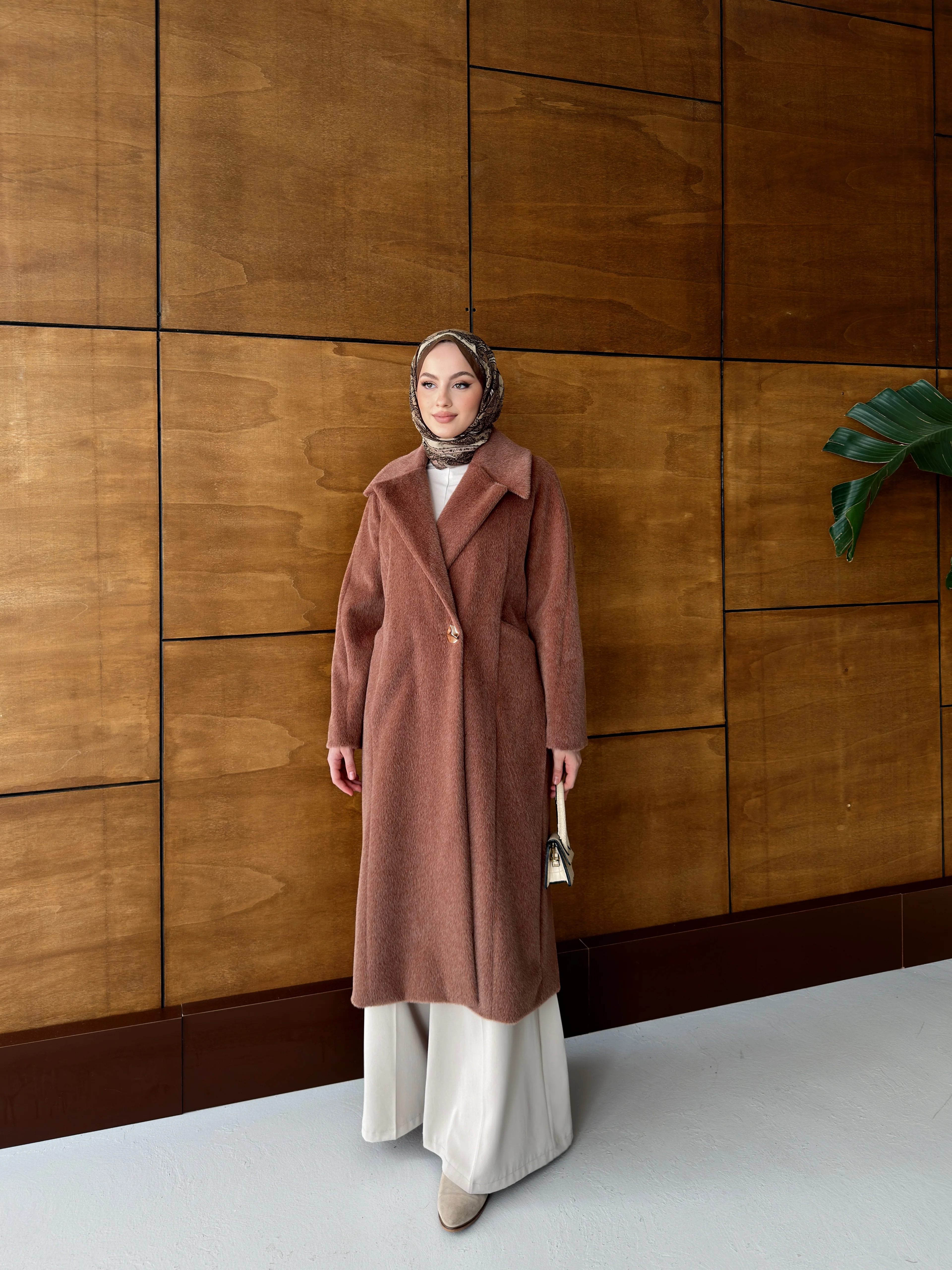 Kruvaze Yaka Tay Tüyü Kaban - Kahve