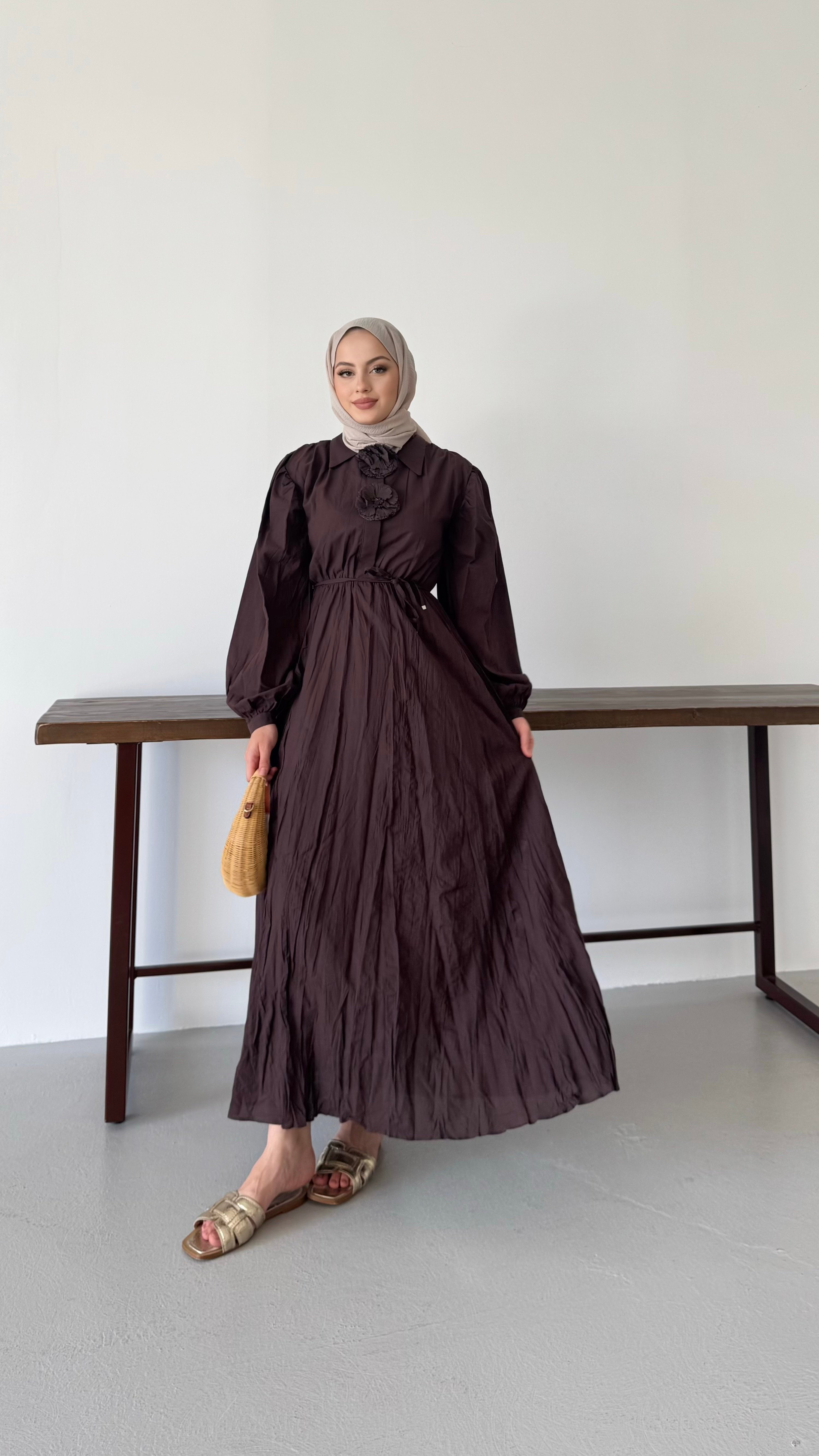 Besna Gül Detaylı Krash Elbise