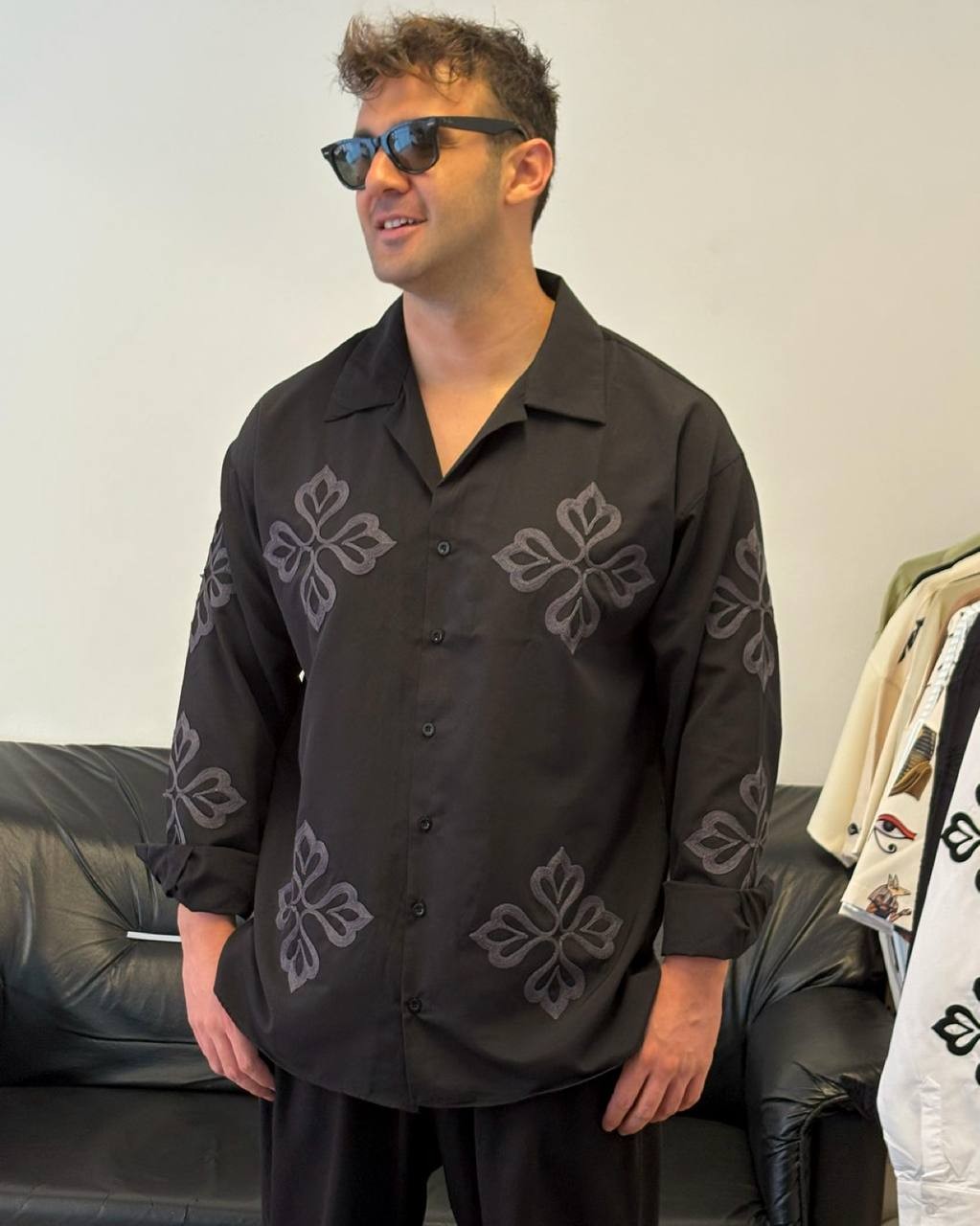 Dört Yapraklı Oversize Siyah Gömlek