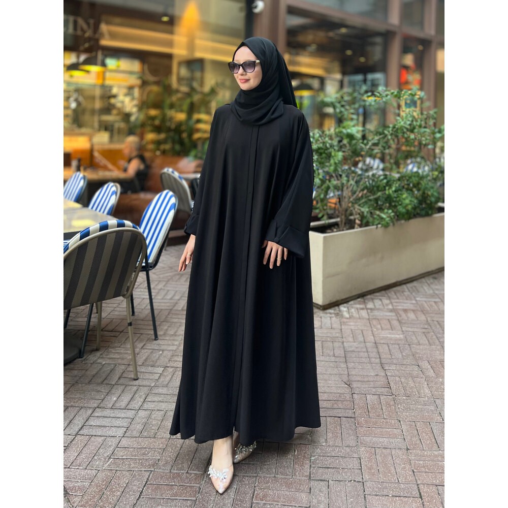 Düğme detaylı Siyah Abaya