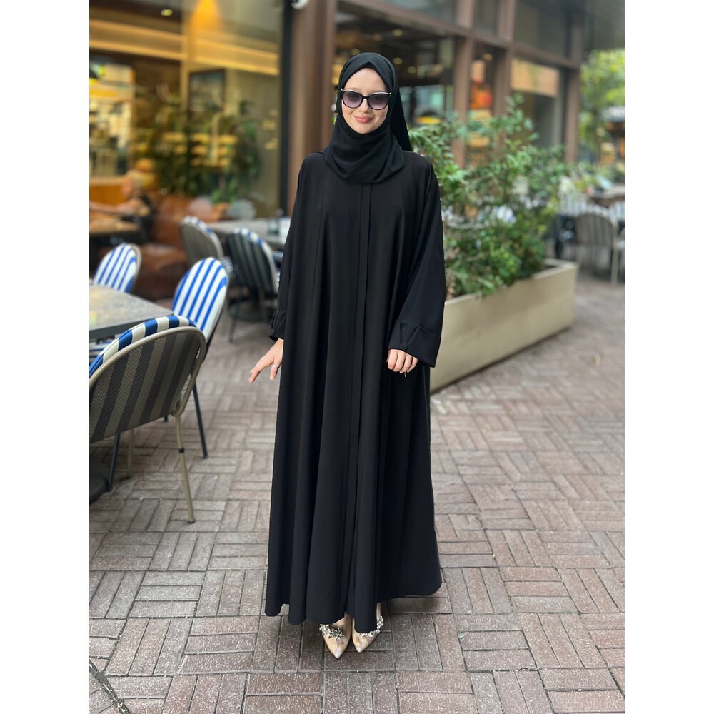 Düğme detaylı Siyah Abaya