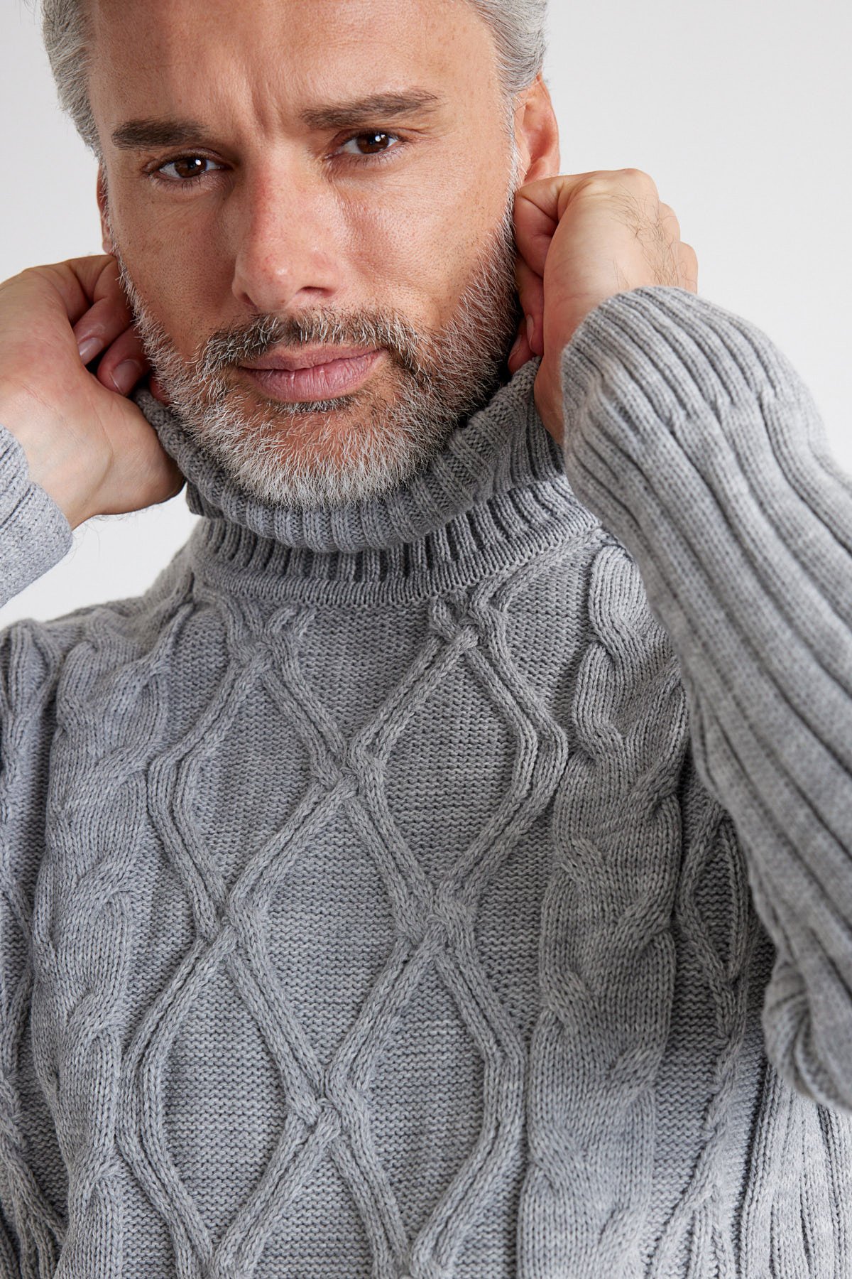 Men's Cable Knit Argyle Pattern Full Turtleneck Ribbed Thick Sweater - Medium Gray