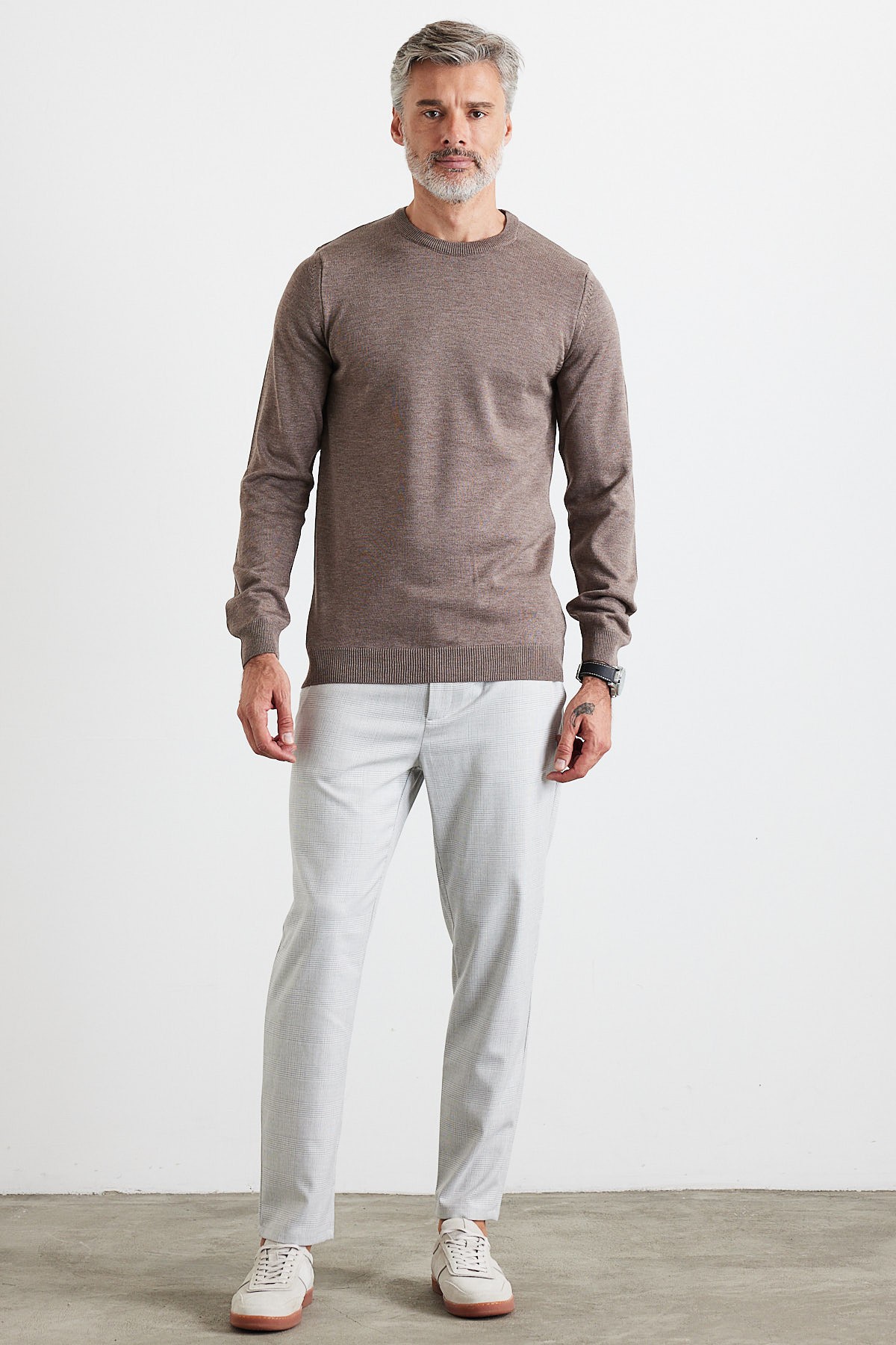 Men's Slim Fit Narrow Cut Turtleneck Sweater - Brown