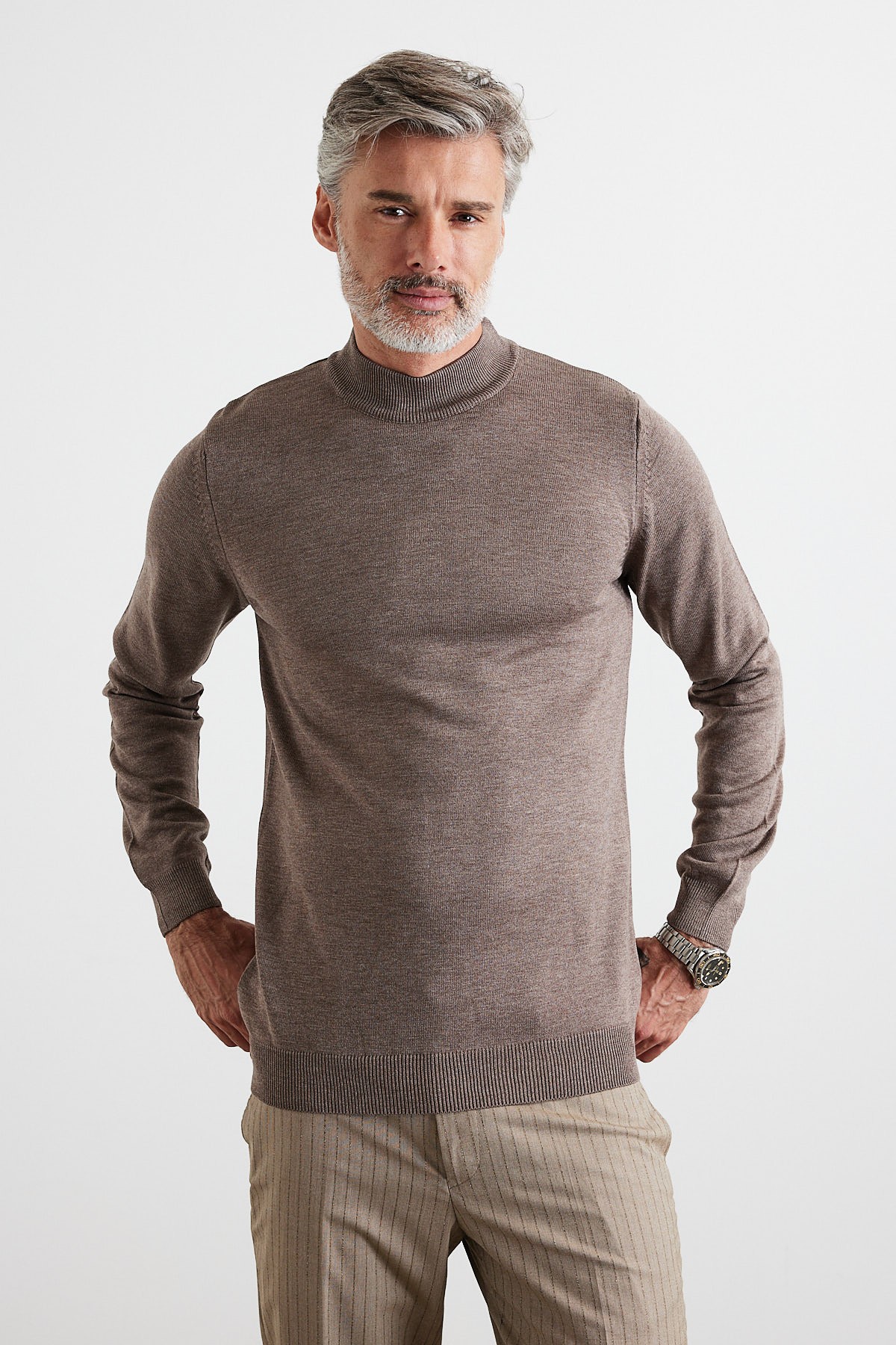 Men's Slim Fit Narrow Cut Half Fisherman's Collar Turtleneck Sweater - Brown