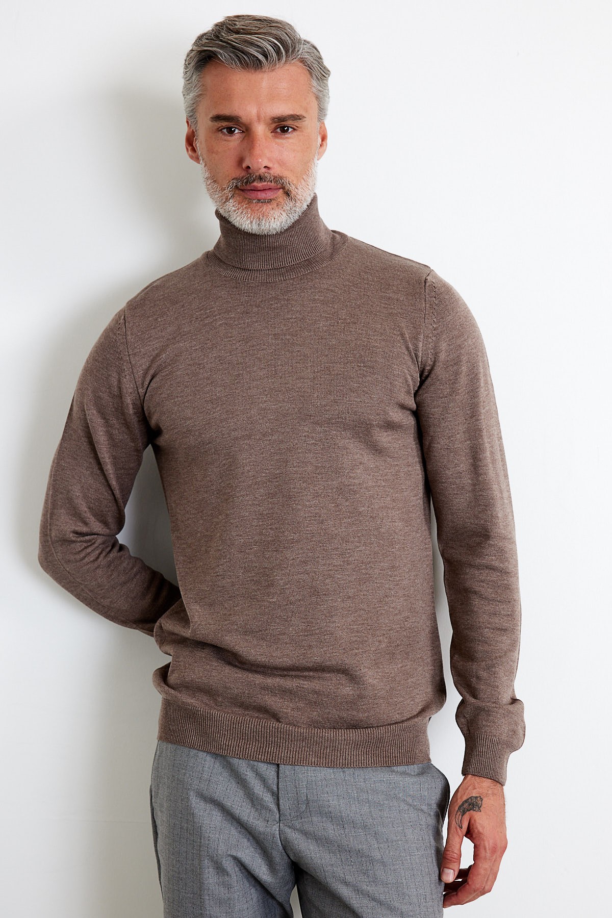 Men's Slim Fit Tight Cut Fisherman Neck Sweater - Brown