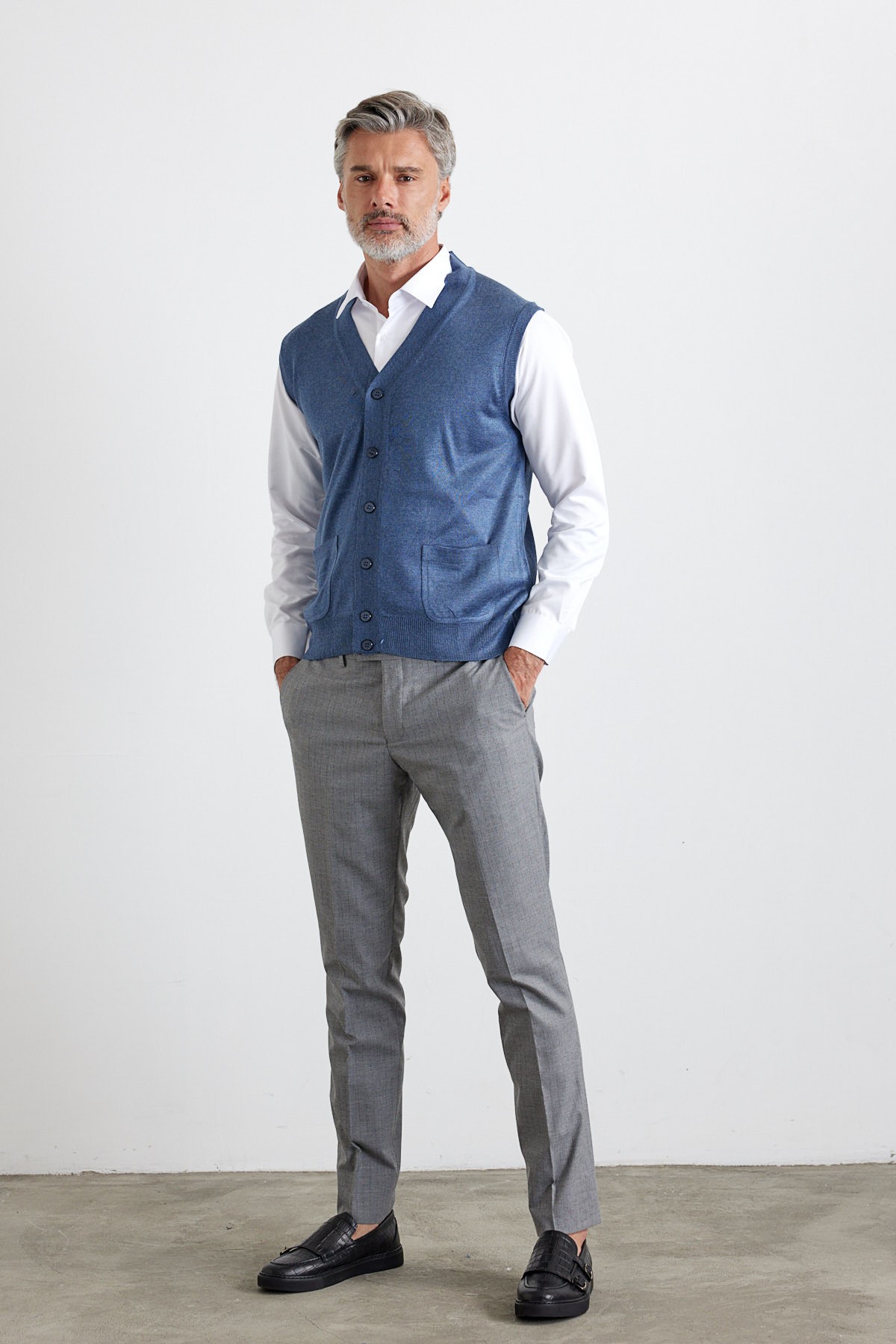 Men's Standard Fit Regular Cut Pocketed Knit Vest Sweater