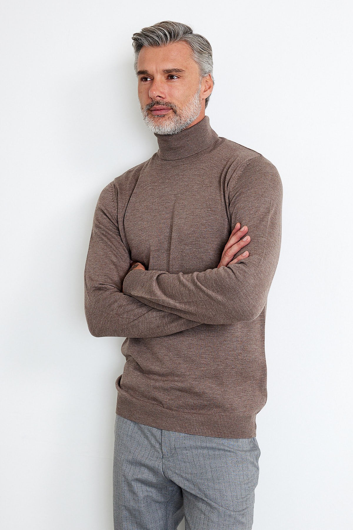 Men's Slim Fit Tight Cut Fisherman Neck Sweater - Brown