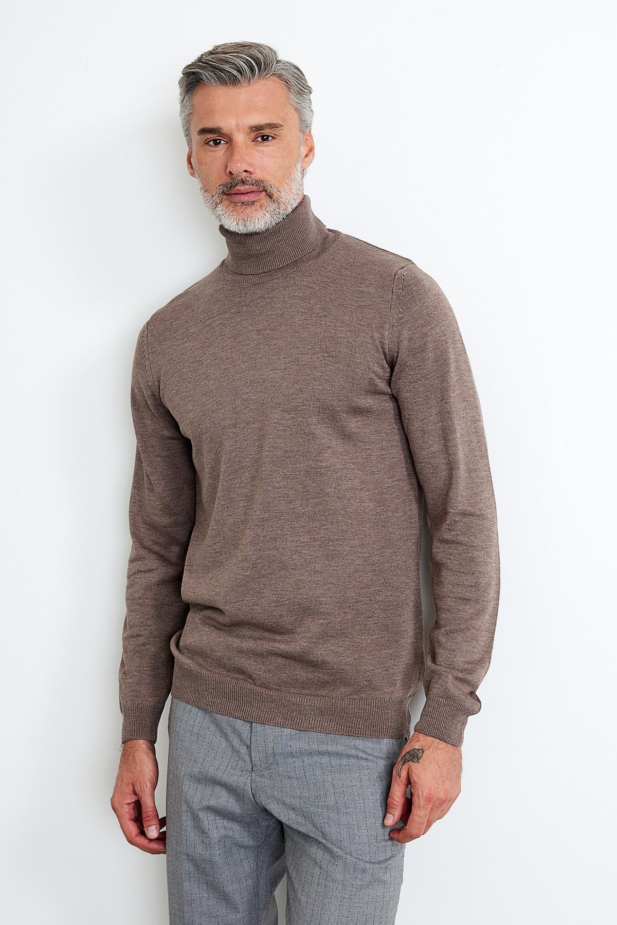 Men's Slim Fit Tight Cut Fisherman Neck Sweater - Brown