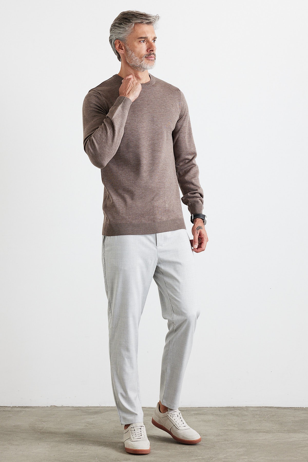 Men's Slim Fit Narrow Cut Turtleneck Sweater - Brown