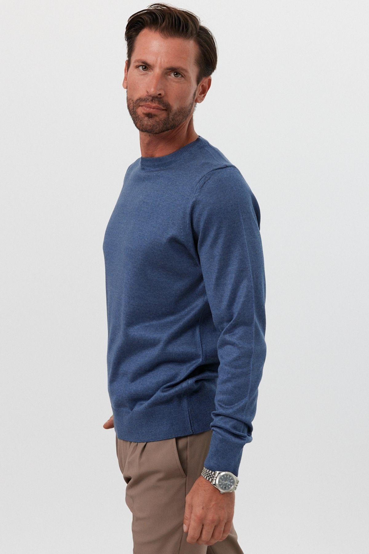 Men's Standard Fit Regular Cut Crew Neck Knit Sweater