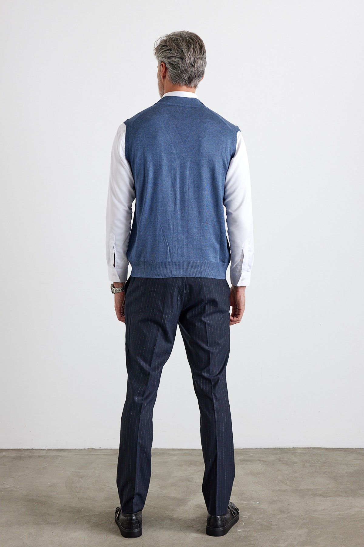 Men's Standard Fit Regular Cut Pocketed Knit Vest Sweater