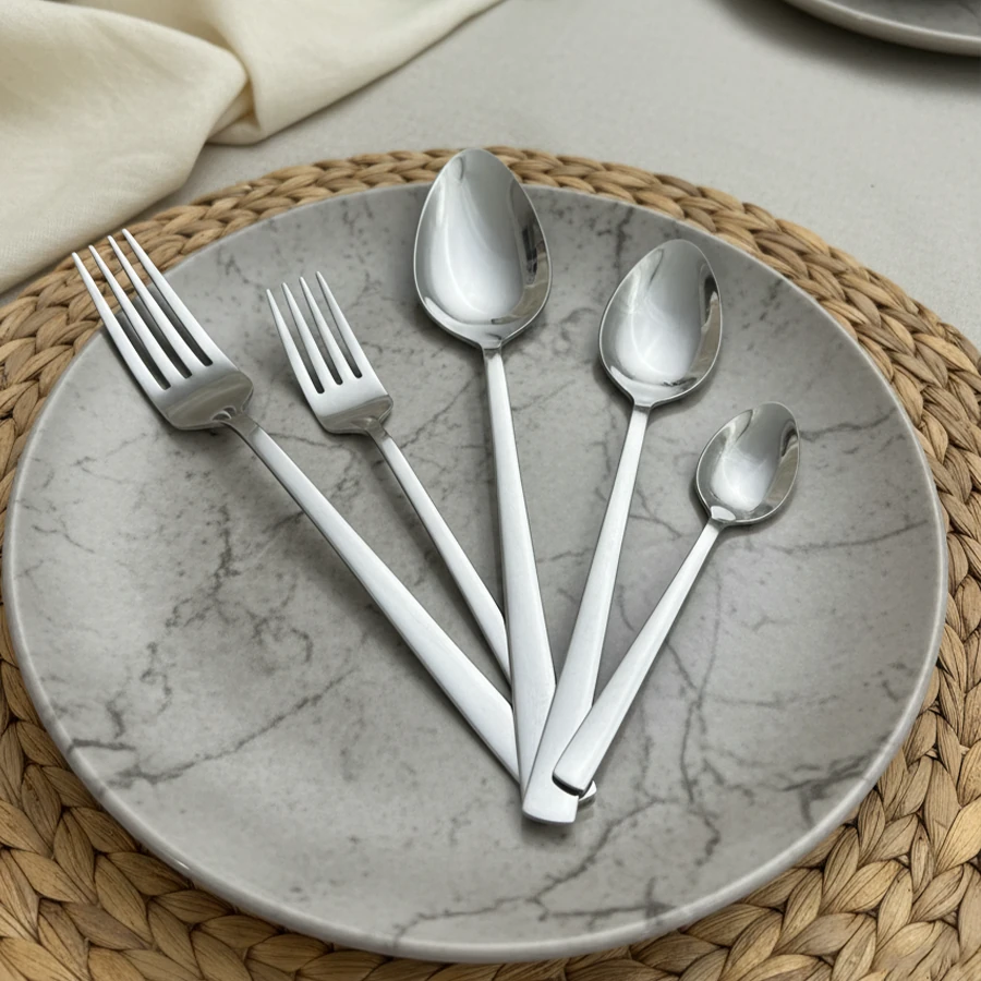 Tuana Kutulu 72 Parça Sade Çelik 12 Kişilik Çatal & Kaşık Takımı