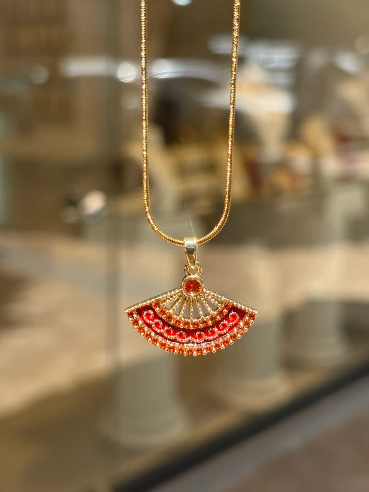 Çelik Kırmızı Yelpaze Kolye