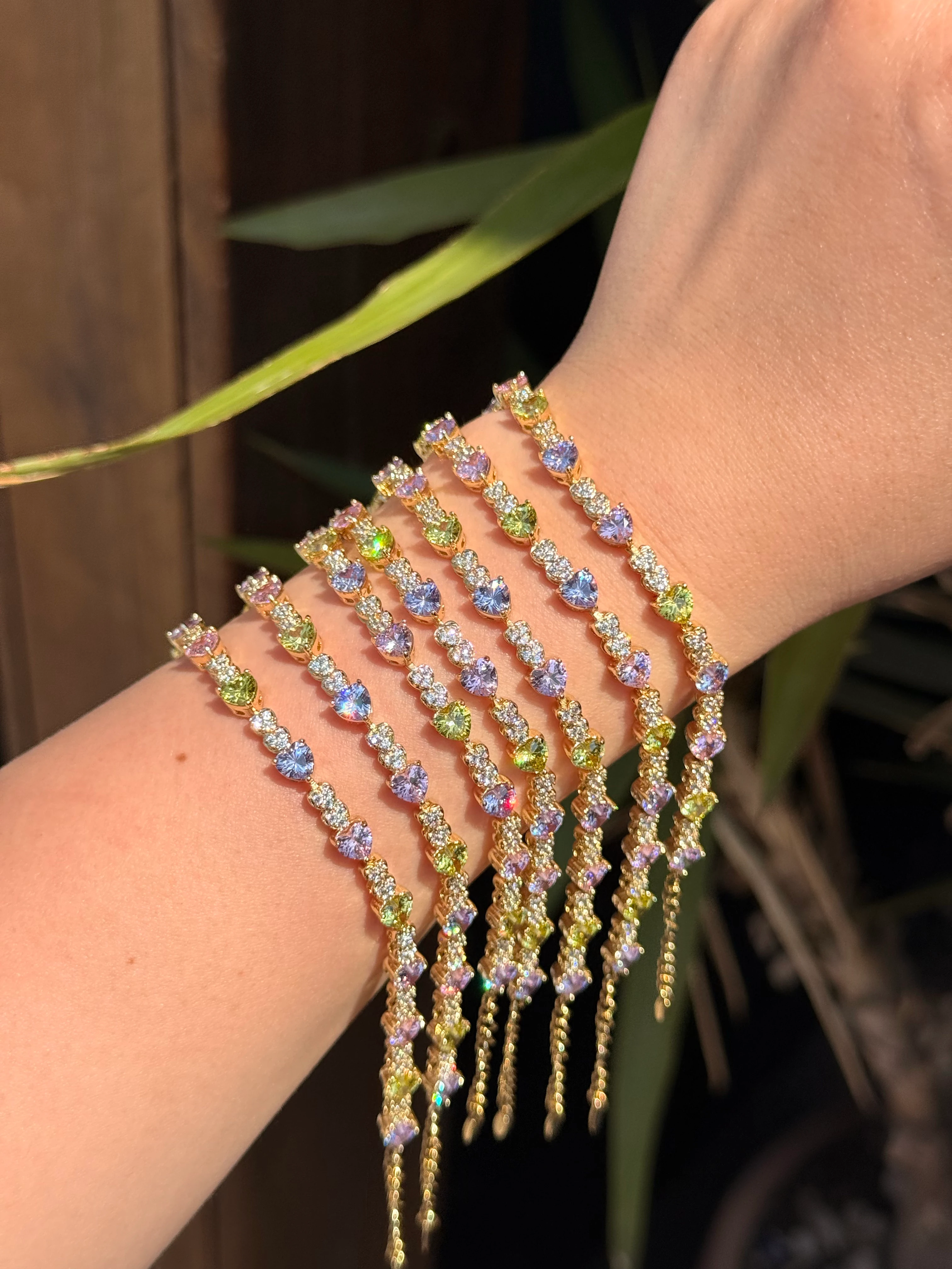 14 K Renk Renkli Kalpli Taşlı Bileklik 