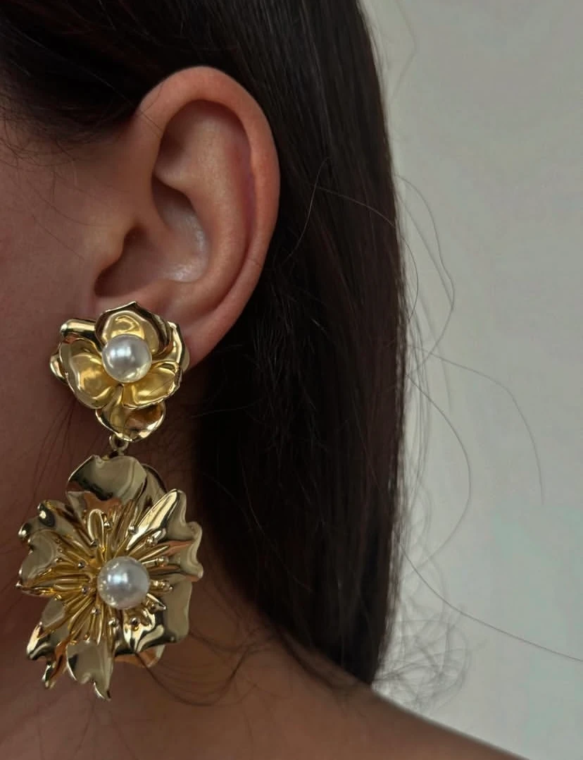 Sallantılı Gold Çiçek Küpe