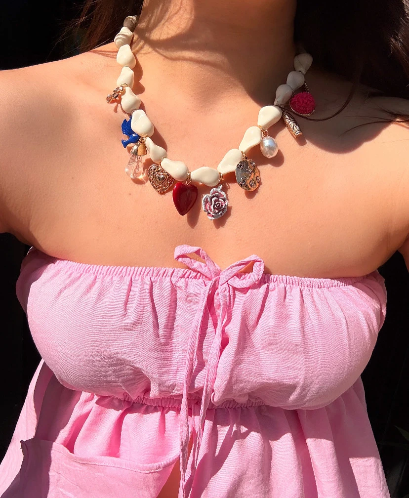 Beyaz Boncuklu Çharmlı Kolye