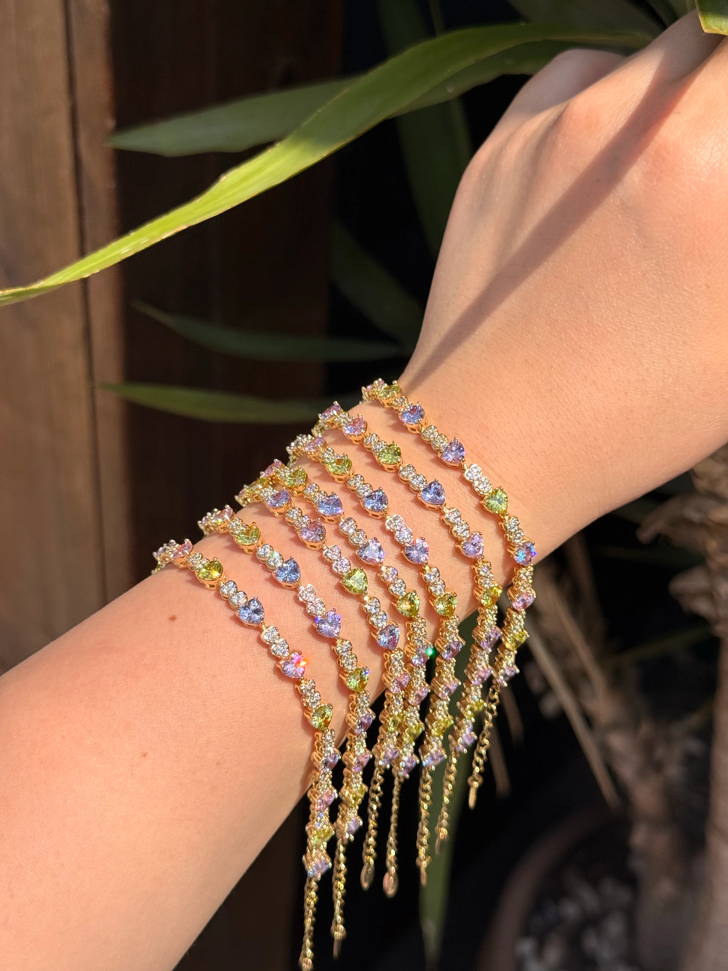 14 K Renk Renkli Kalpli Taşlı Bileklik 