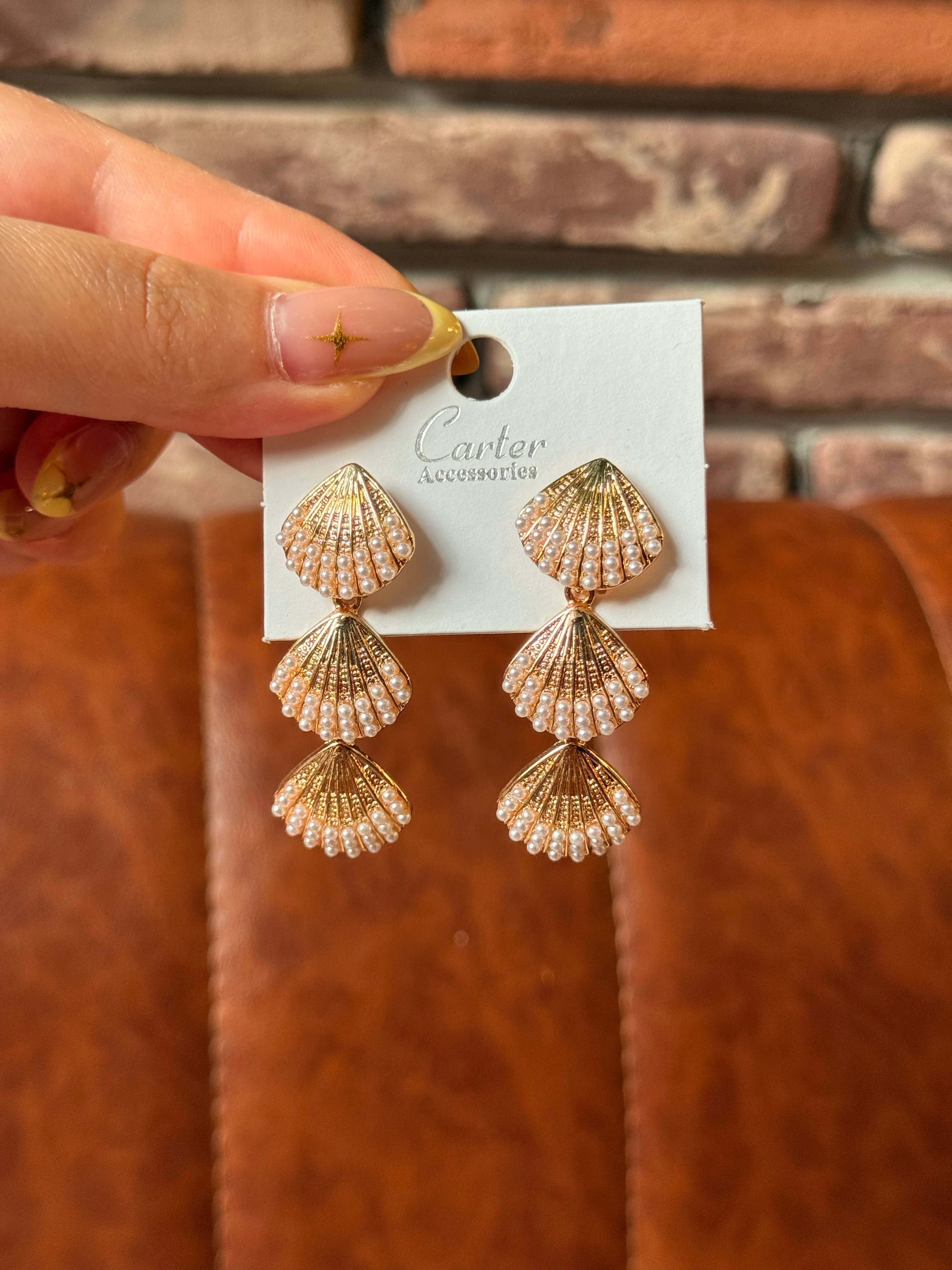 İncili Deniz Kabuklu Model Küpe