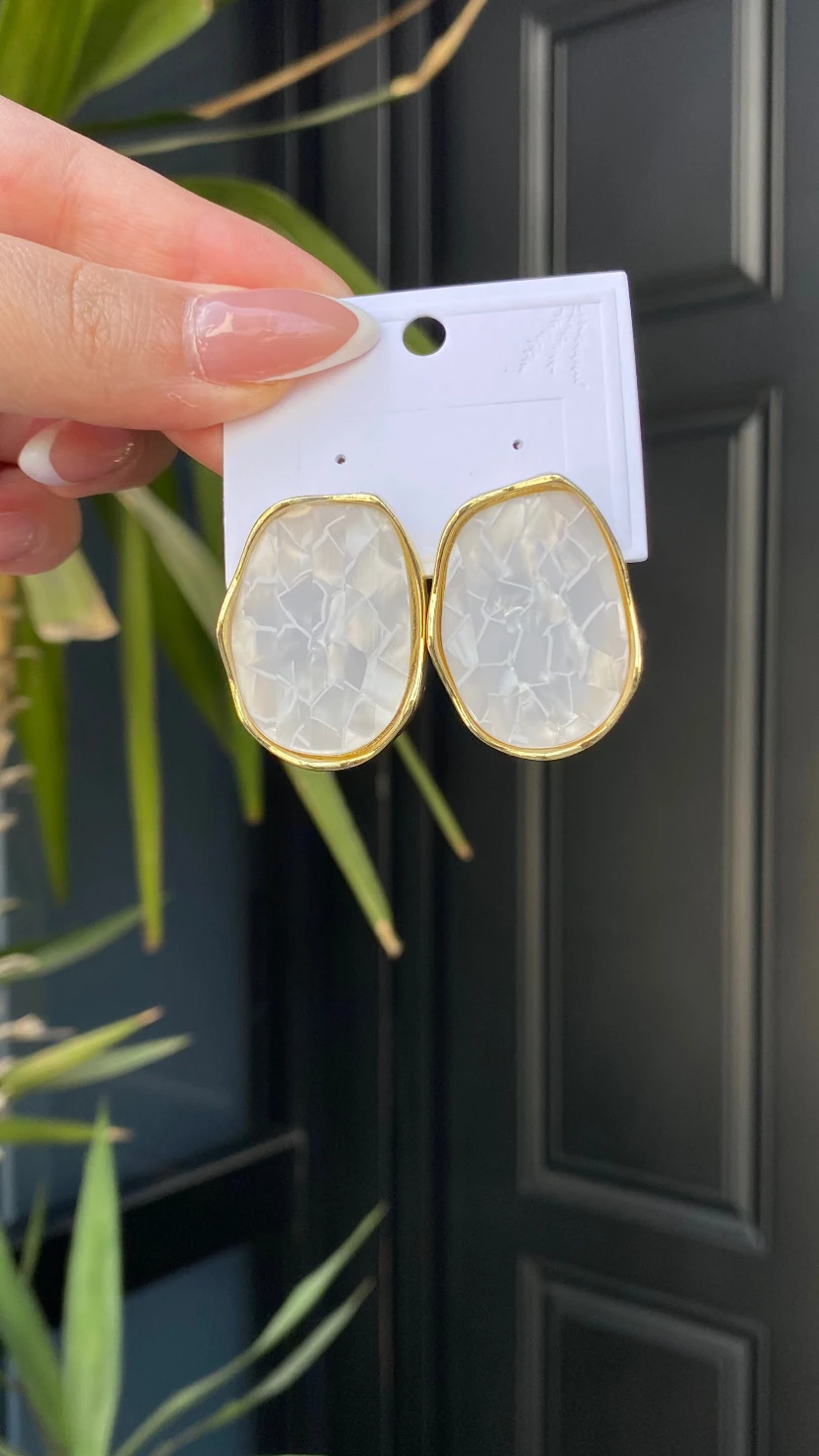 Beyaz Doğal Taş Görünümlü Küpe