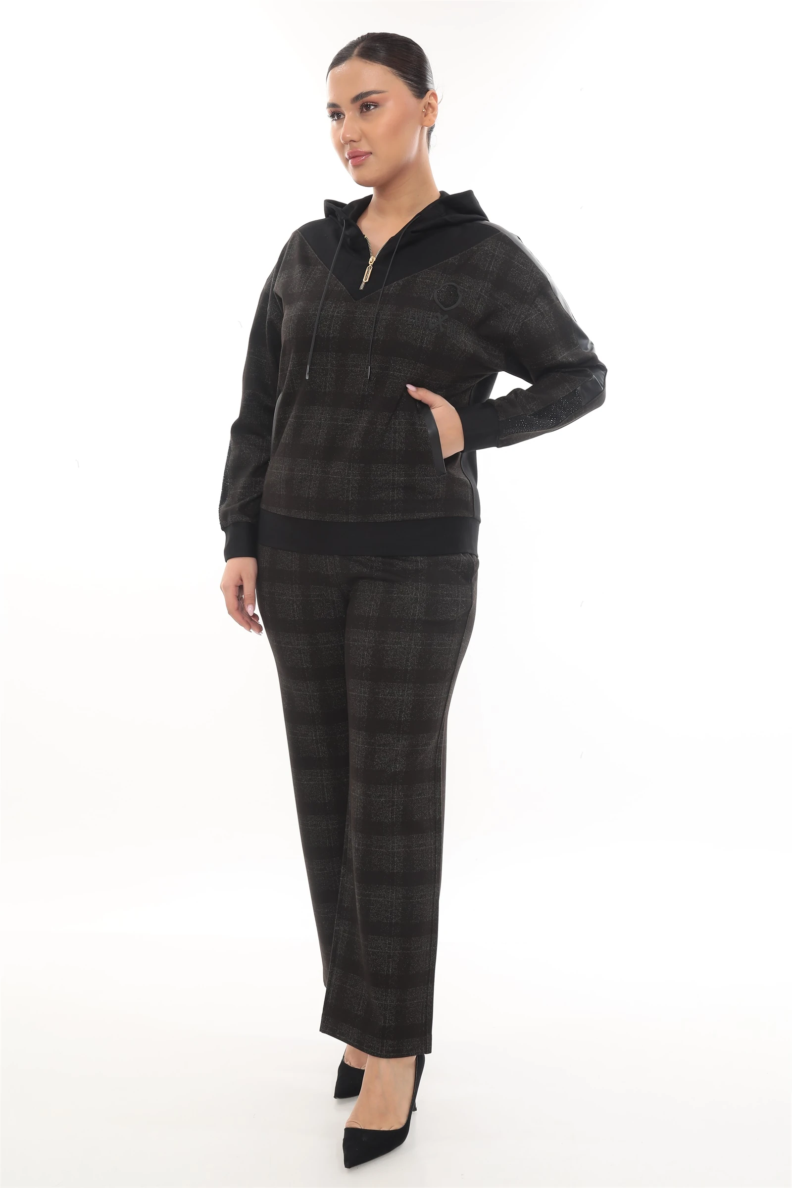 Kışlık Aksesuarlı Taşlı Baskılı Deri Garnili Ekose Eşofman Takımı