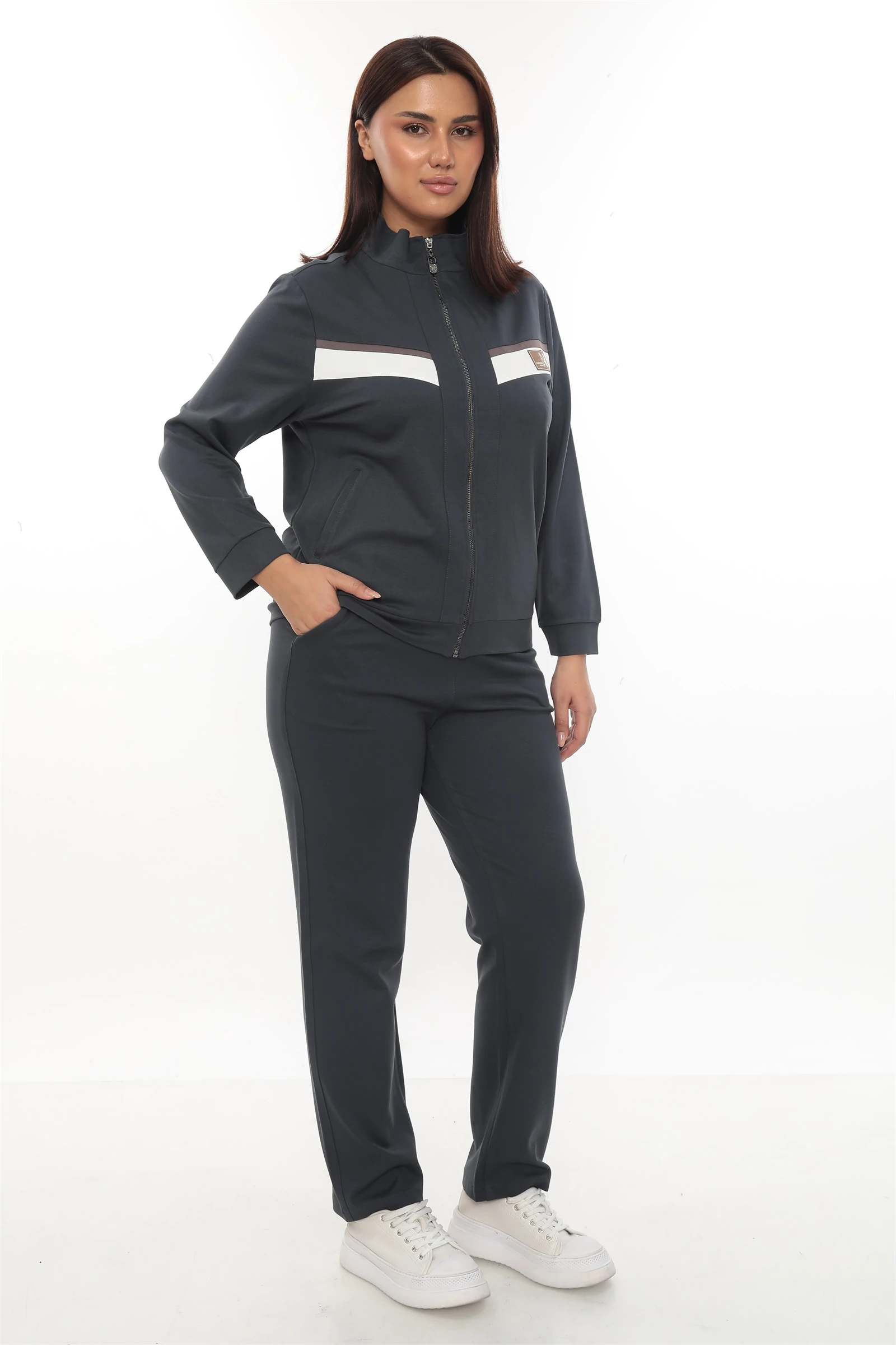 Sezonluk Özel Aksesuarlı Fermuarlı Garnili Eşofman Takımı