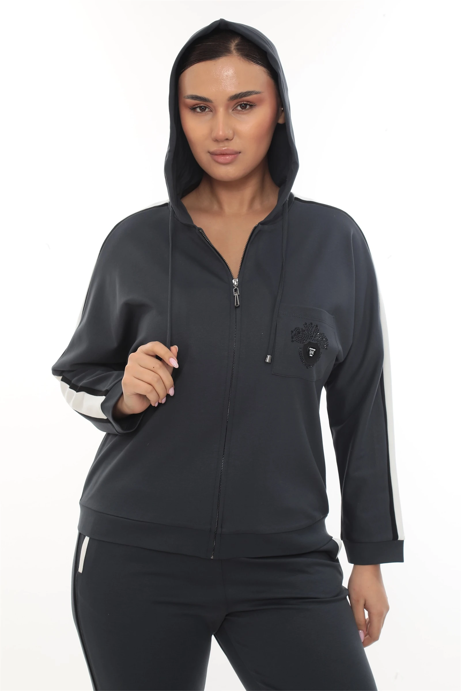 Sezonluk Şeritli Cepli Taşlı Aksesuarlı Kapşonlu Eşofman Takımı - Antrasit