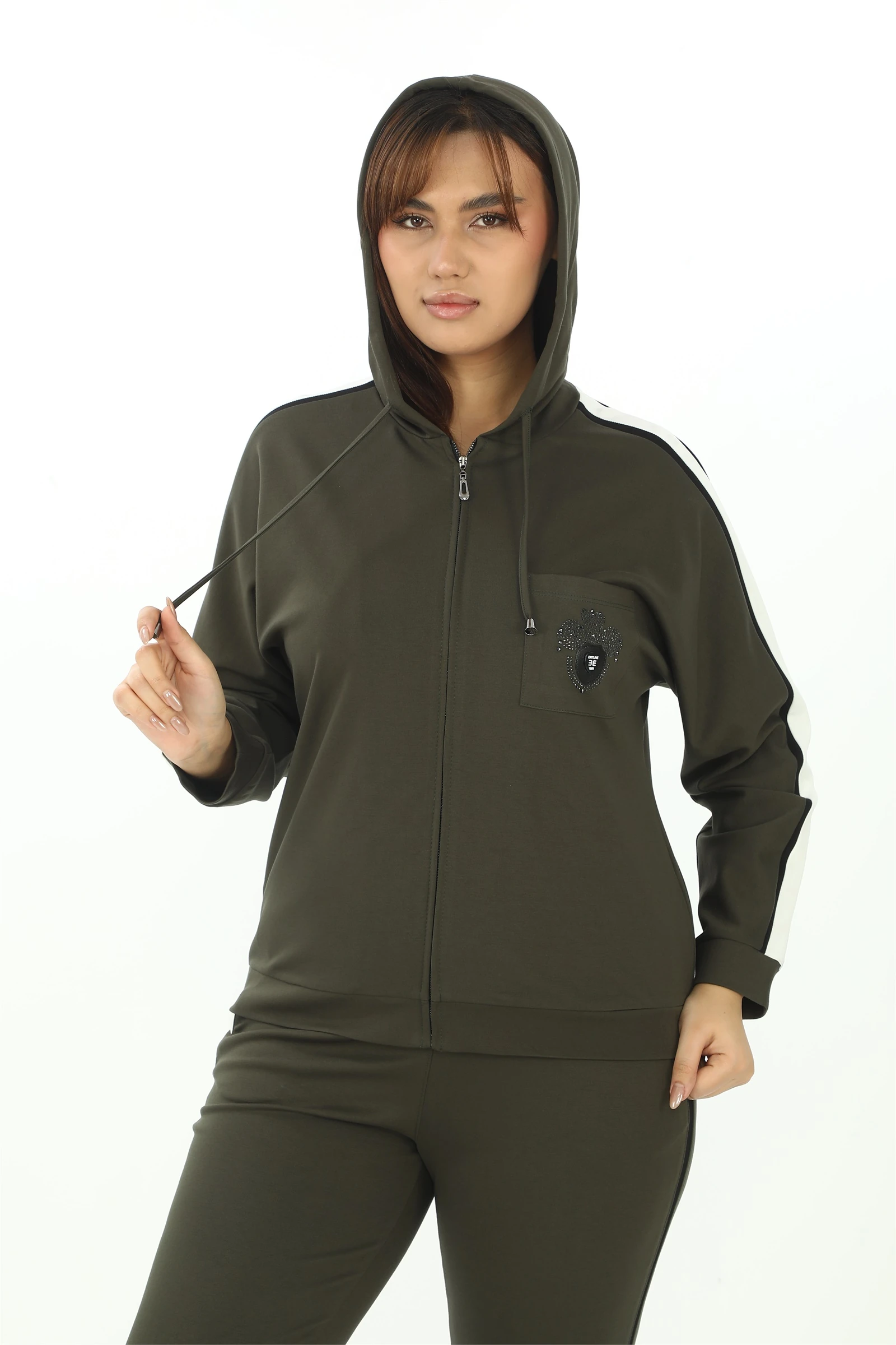 Sezonluk Şeritli Cepli Taşlı Aksesuarlı Kapşonlu Eşofman Takımı - Haki