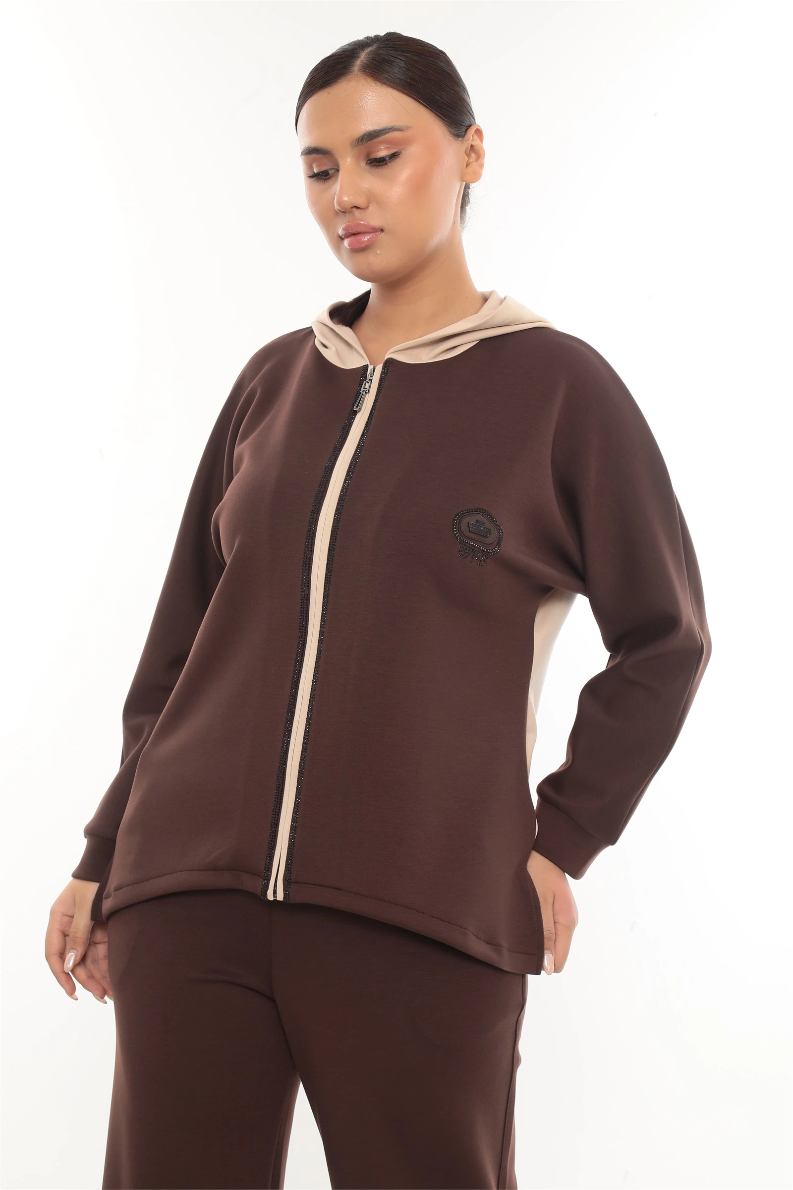 Sezonluk Özel Aksesuarlı Fermuarlı Yırtmaçlı Eşofman Takımı