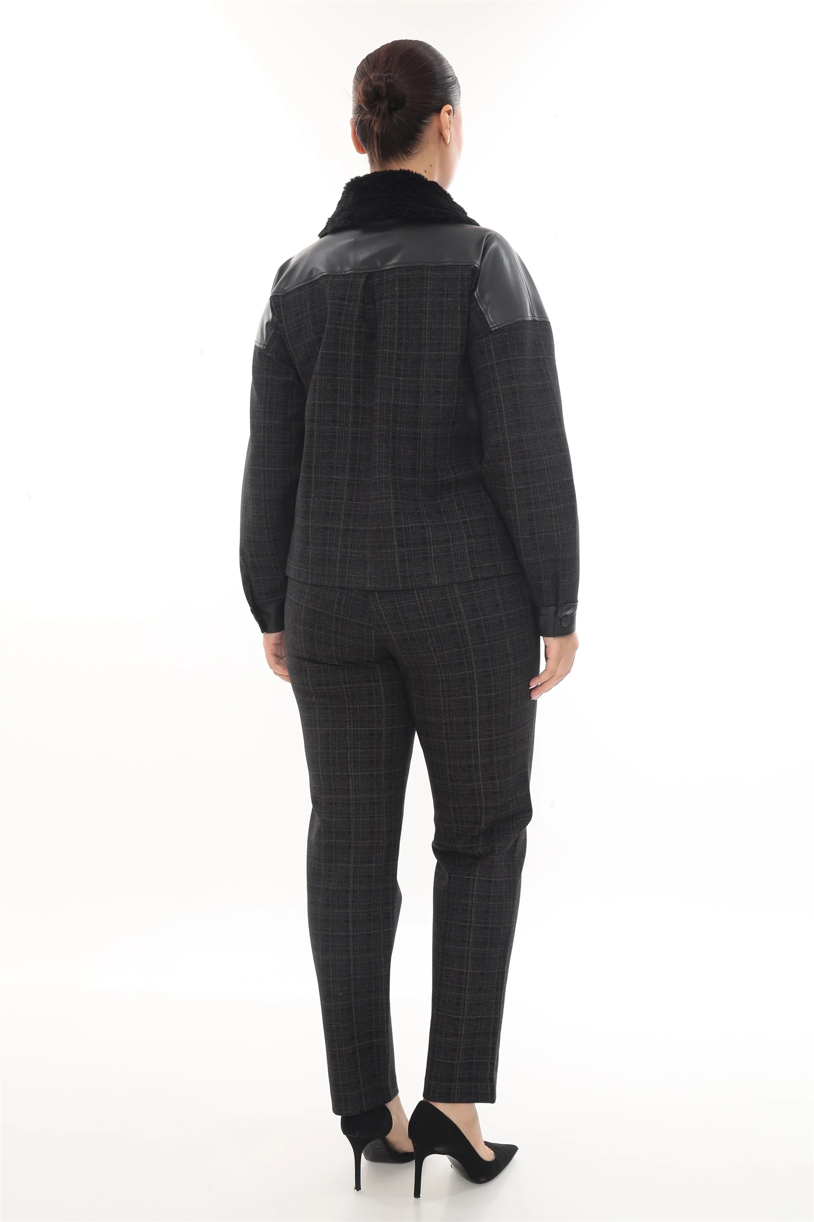 Kışlık Düğmeli Kürk Yakalı Cepli Deri Garnili Çizgili Alt-Üst Takım - Siyah