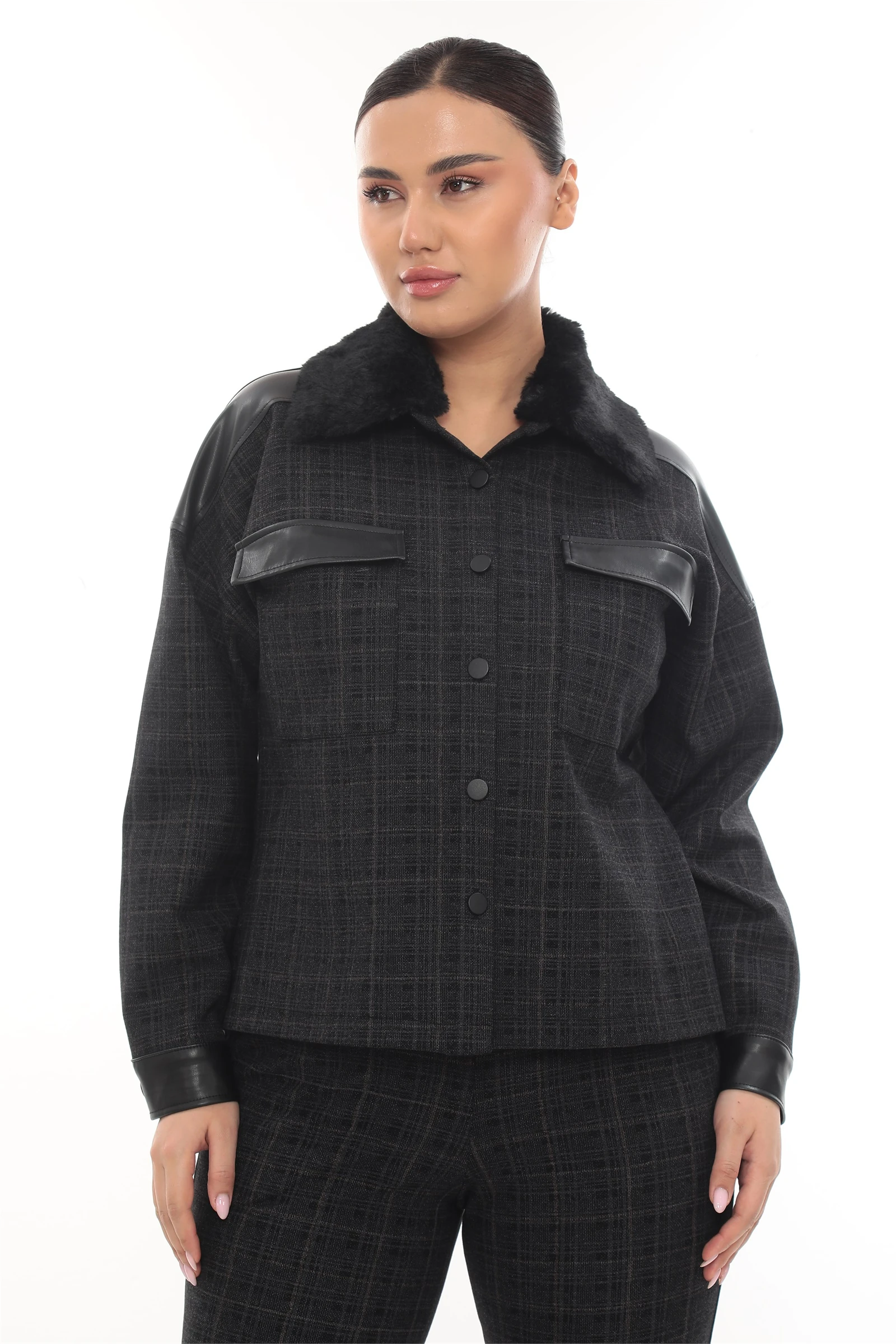 Kışlık Düğmeli Kürk Yakalı Cepli Deri Garnili Çizgili Alt-Üst Takım - Siyah