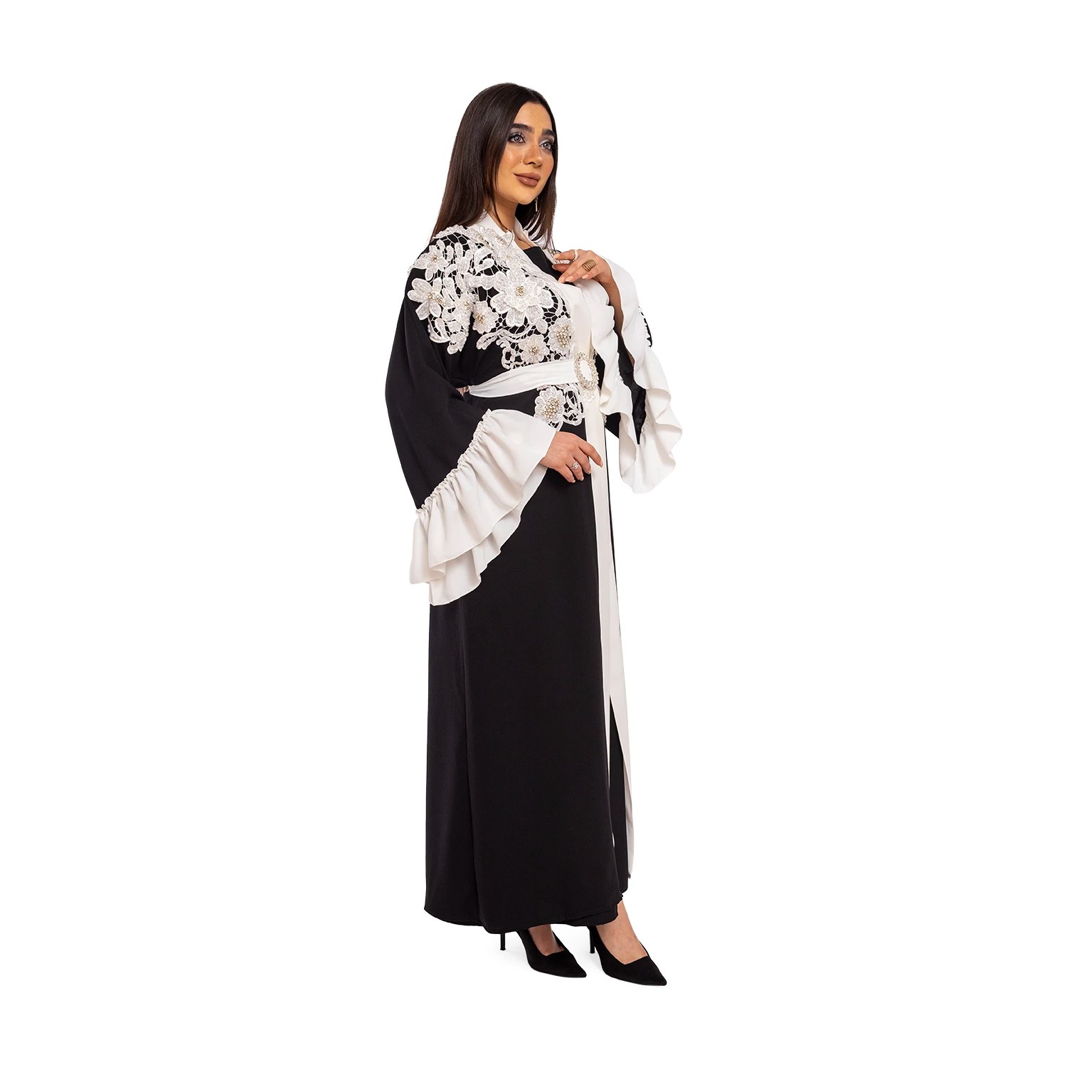 Beyaz Güpürlü İşleme ve Kol Detaylı Siyah Abaya     