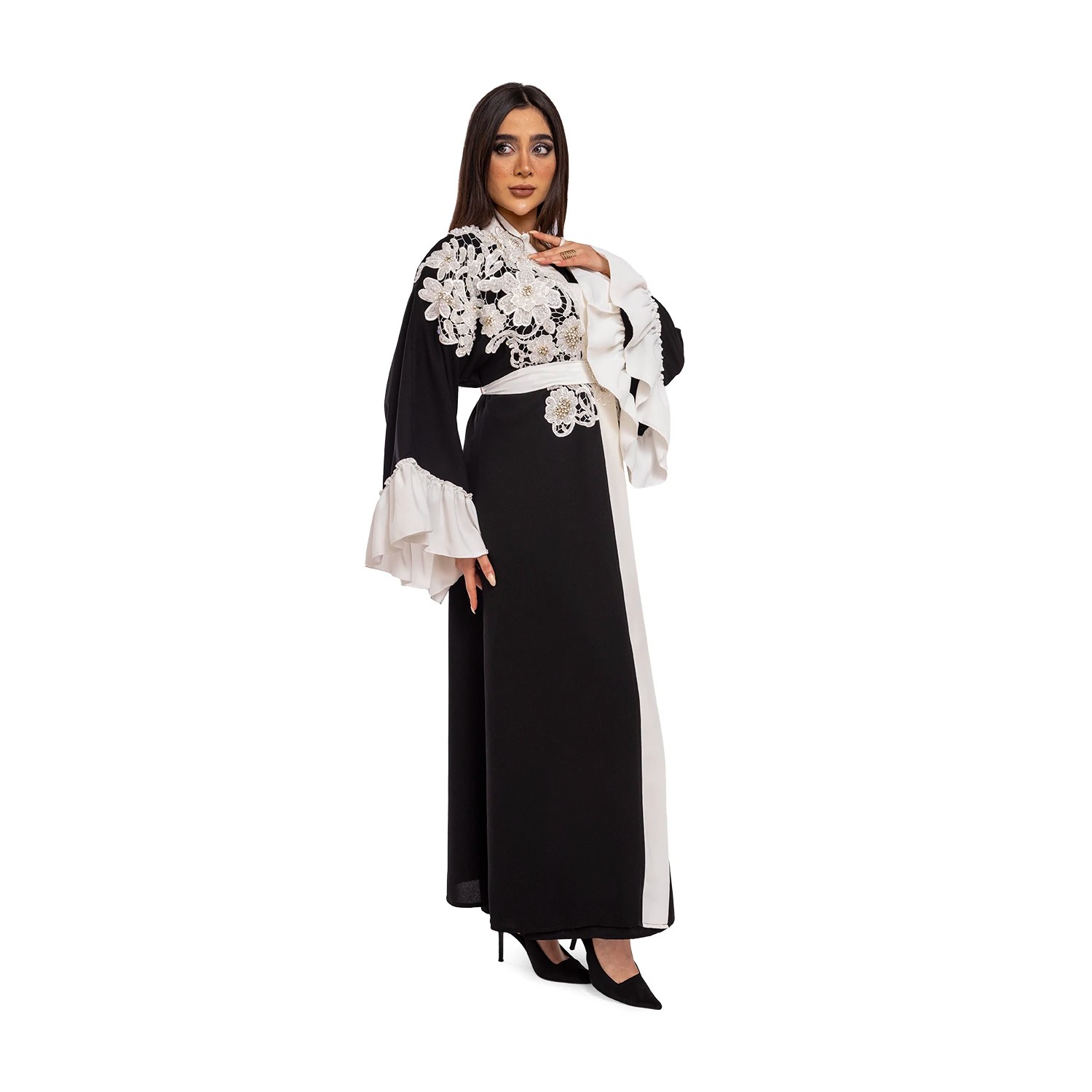 Beyaz Güpürlü İşleme ve Kol Detaylı Siyah Abaya     