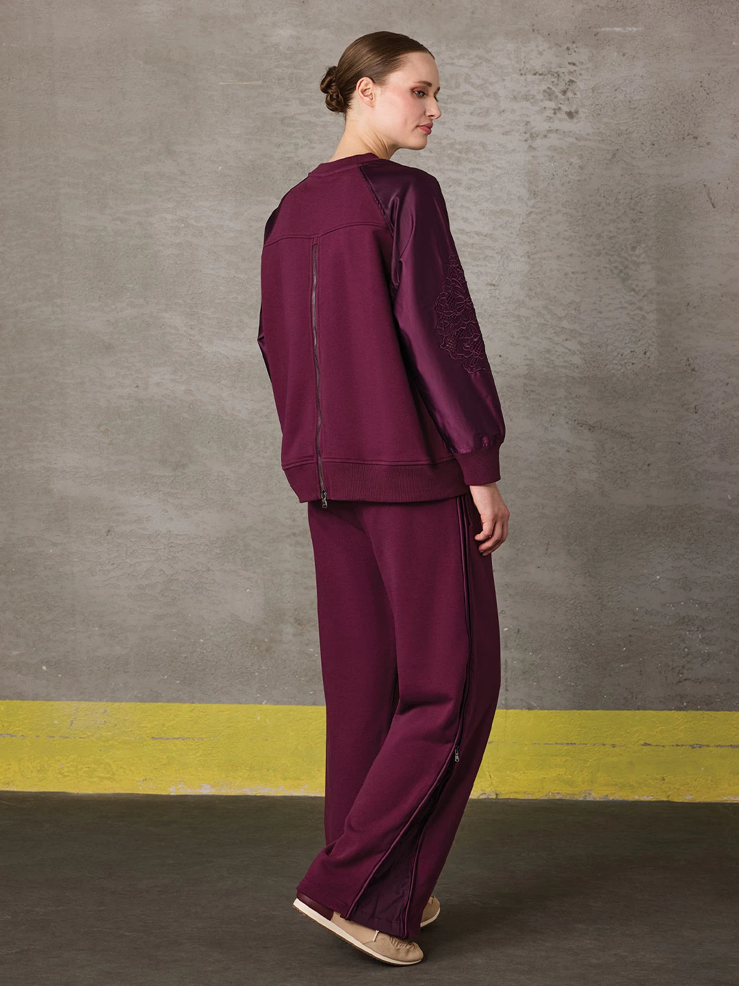 UNIQUE- KOLU NAKIŞ DETAYLI BORDO SWEATSHİRT