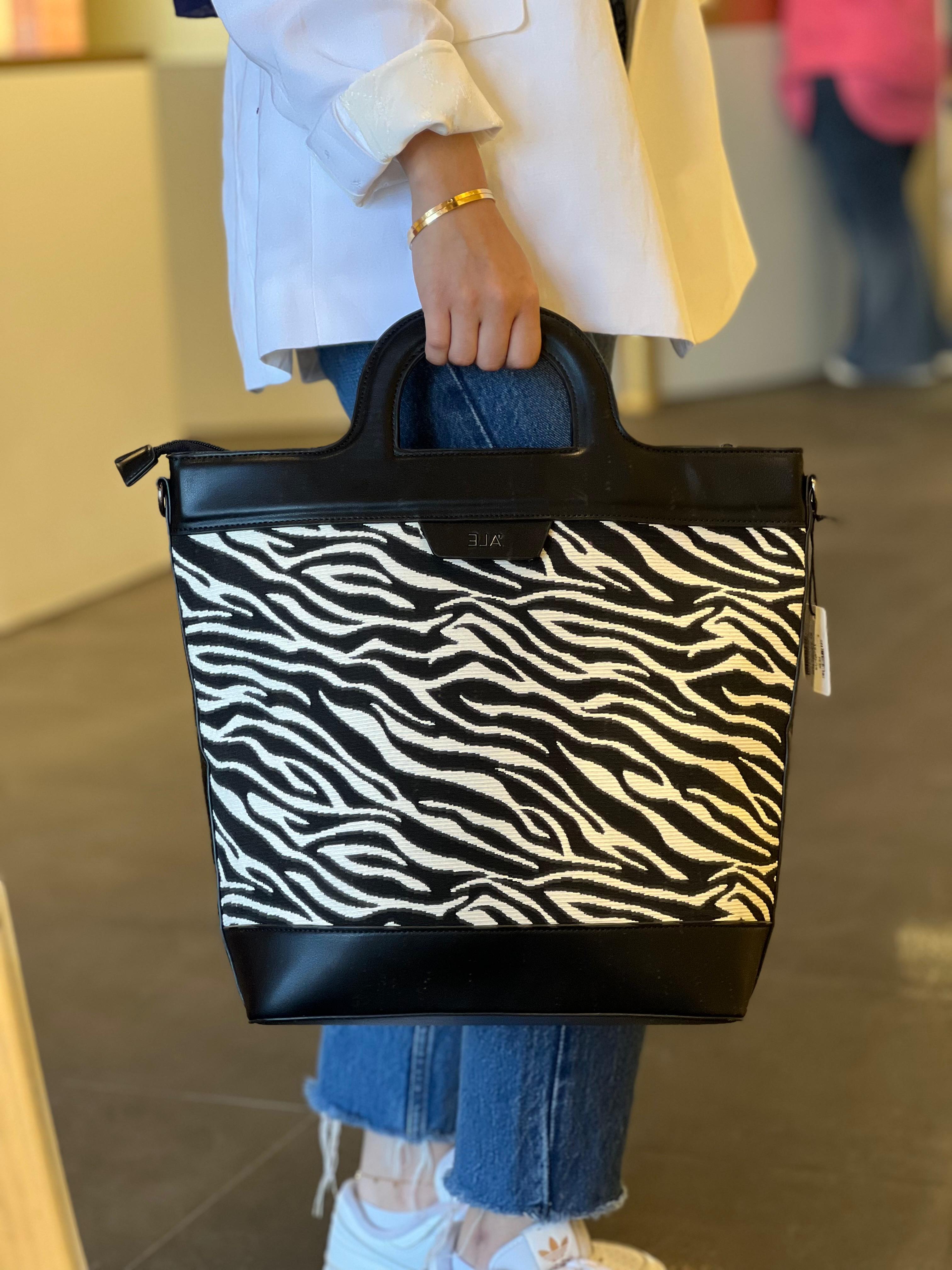 SERAP ESER EXCLUSİVE- ZEBRA DESENLİ İTHAL KOL ÇANTASI
