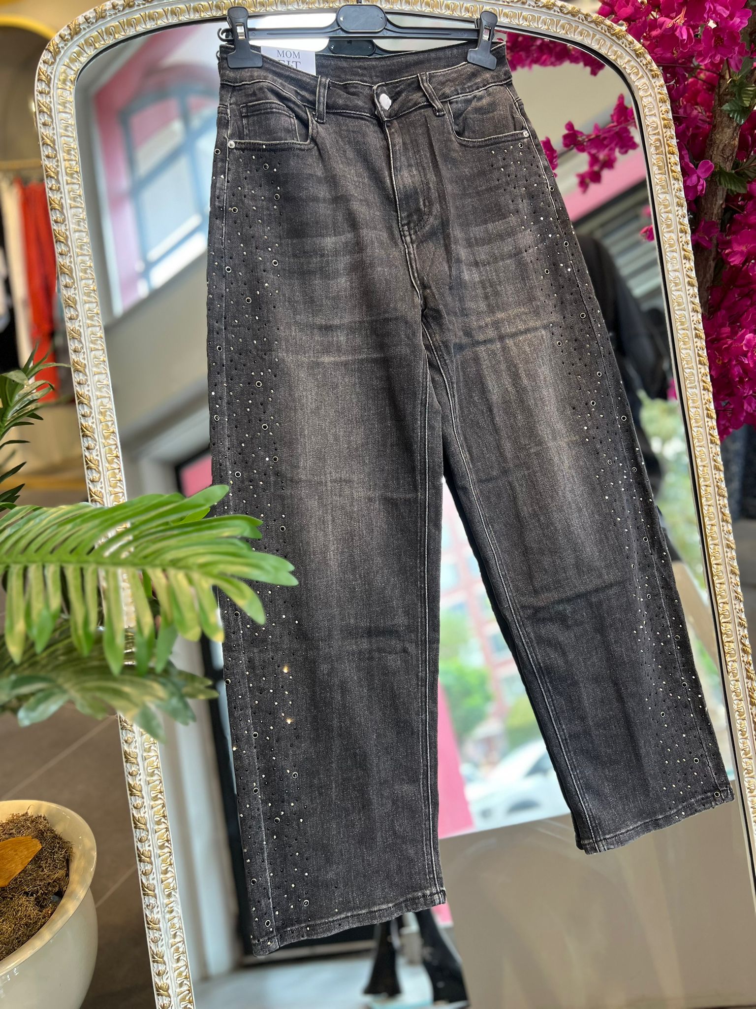 SERAP ESER EXCLUSİVE- YANLARI TAŞ DETAYLI GRİ JEAN PANTOLON