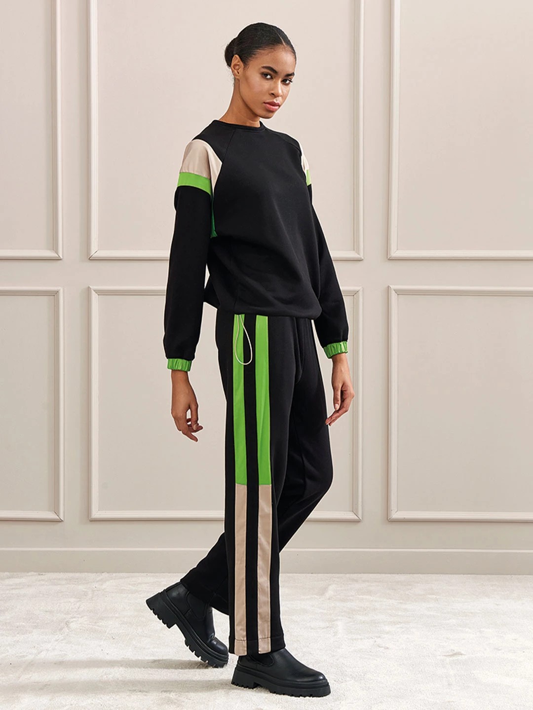 SERAP ESER - UNIQUE OMUZ BAŞLARI RENKLİ PARAŞÜT GARNİLİ SWEATSHIRT