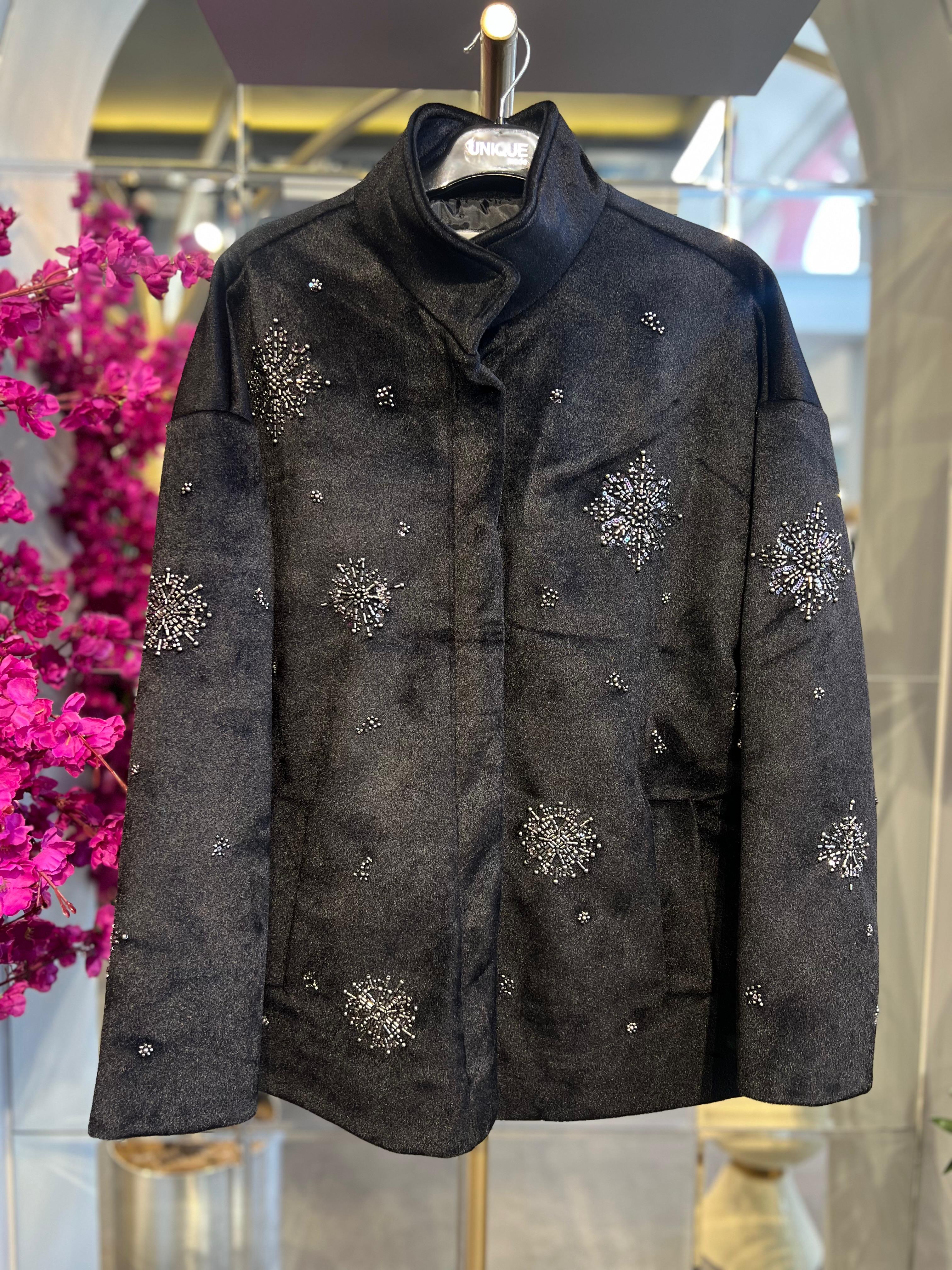 UNIQUE- NAKIŞ İŞLEMELİ SİYAH MONT