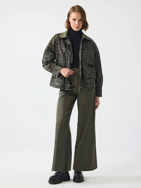 UNIQUE- PARAŞÜT KUMAŞ LEOPAR DESENLİ KISA MONT