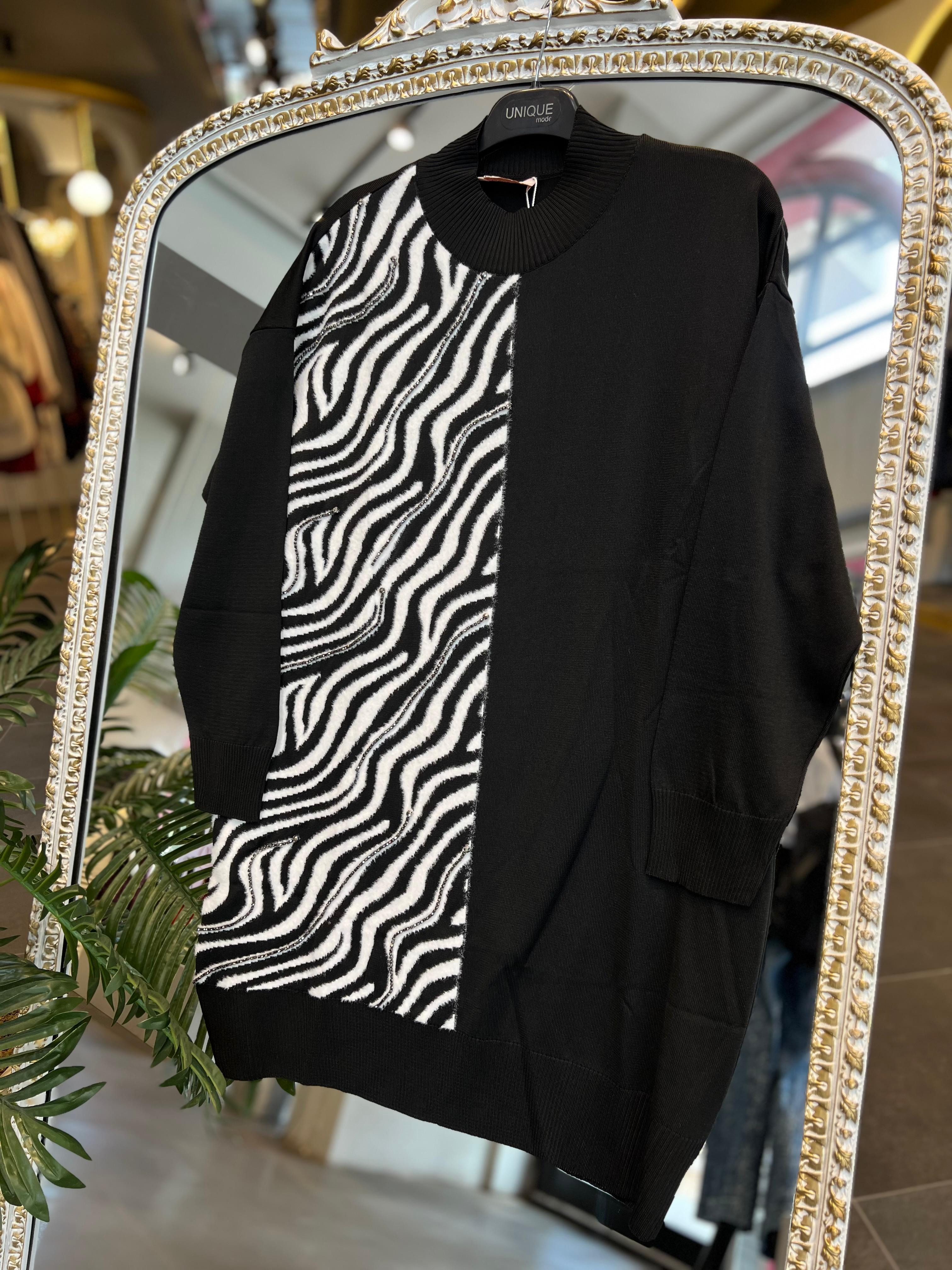 N'PRİVE- ZEBRA DESENLİ ÖNÜ TAŞ İŞLEMELİ SİYAH TRİKO