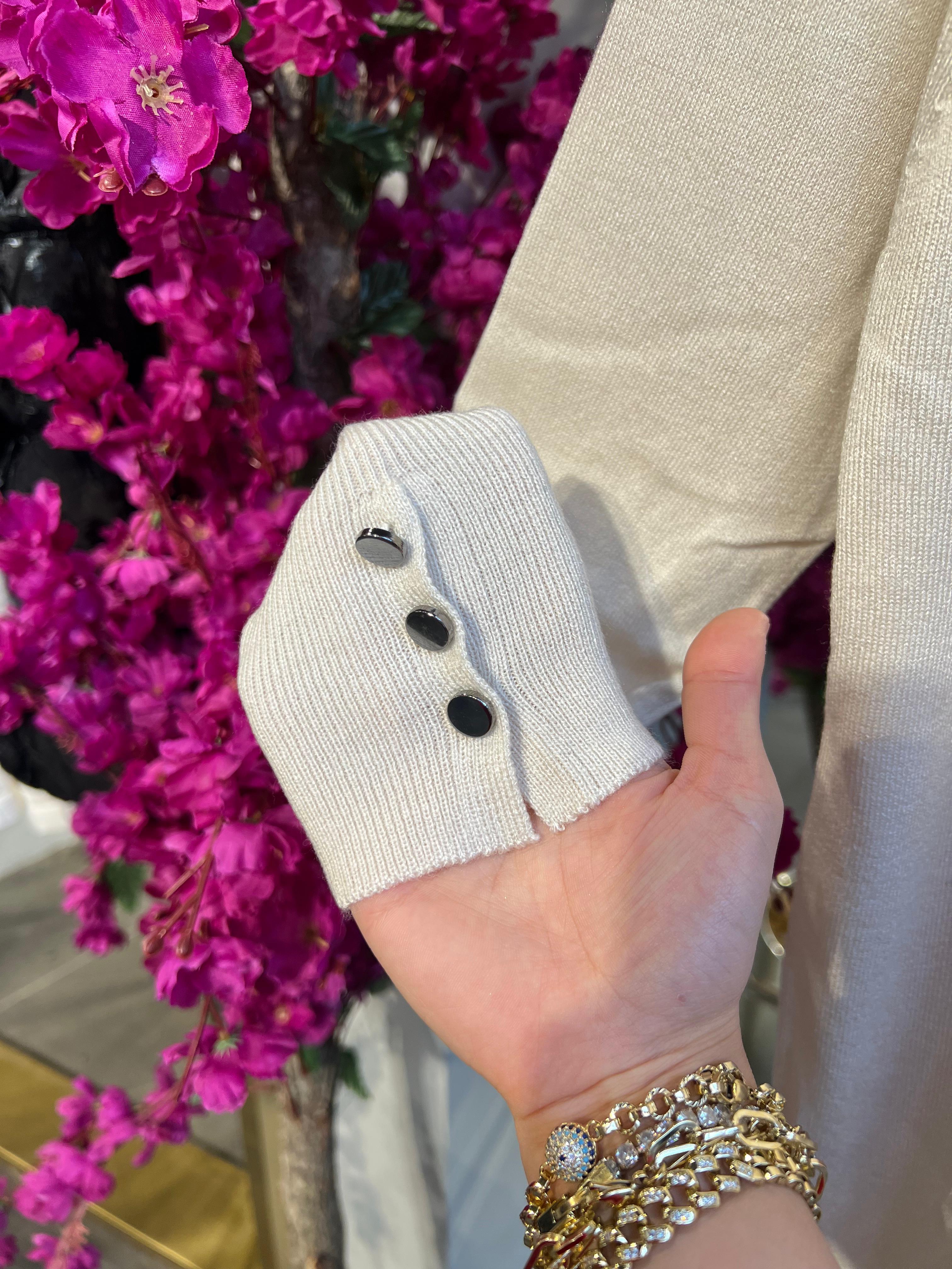 MY312- KOLLARI DÜĞME DETAYLI EKRU TRİKO