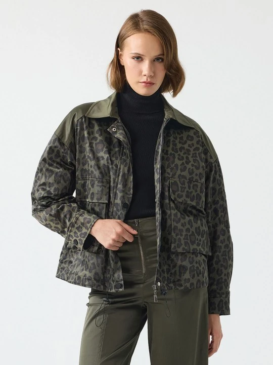 UNIQUE- PARAŞÜT KUMAŞ LEOPAR DESENLİ KISA MONT