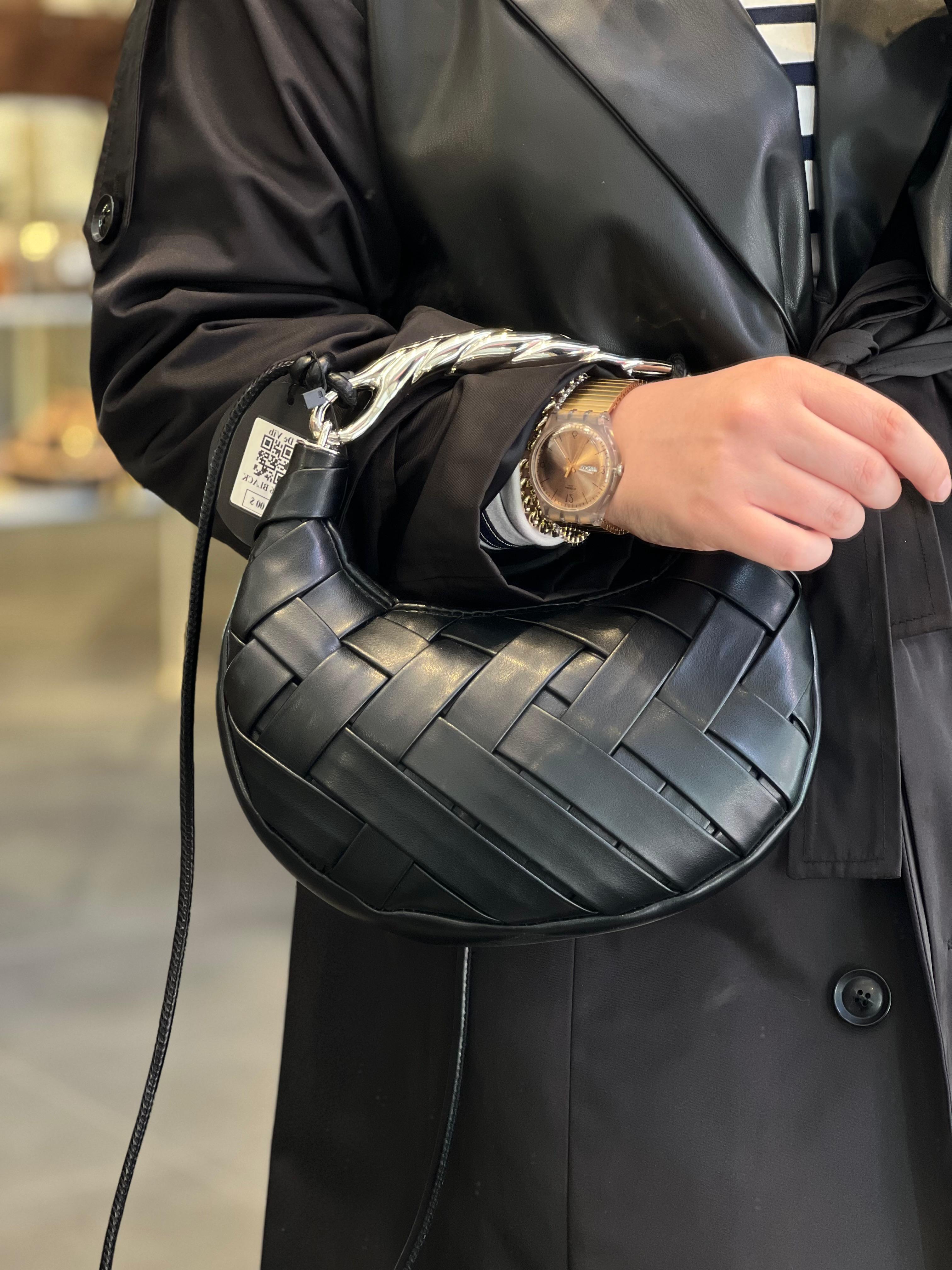 SERAP ESER EXCLUSİVE- METAL ASKI DETAYLI KÜÇÜK İTHAL DERİ ÇANTA